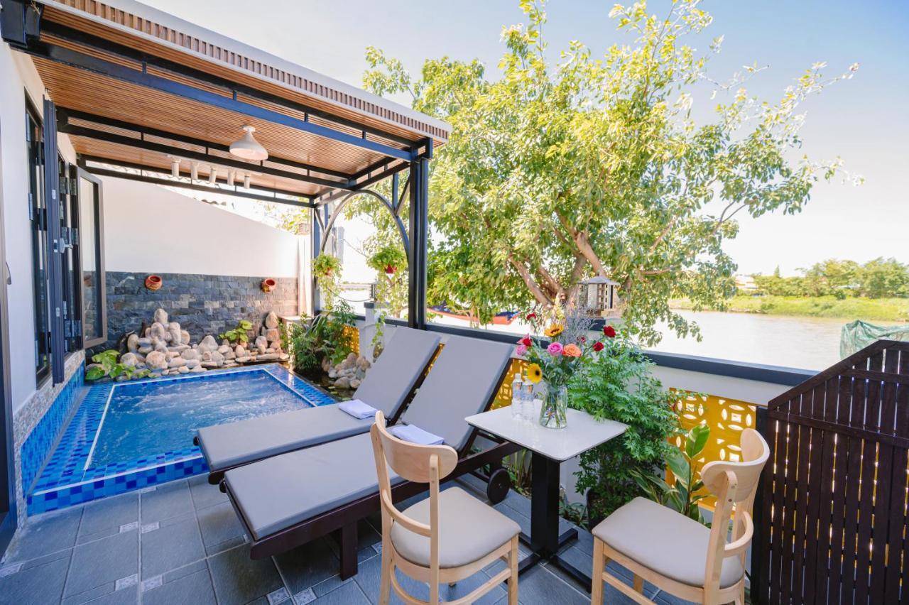 Moon River House *