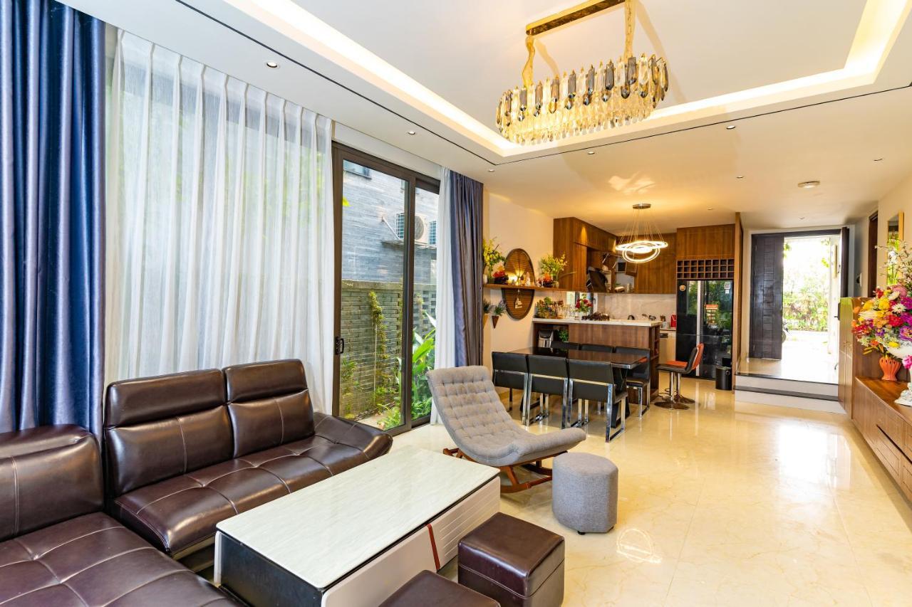 Hari - Casamia Villa
