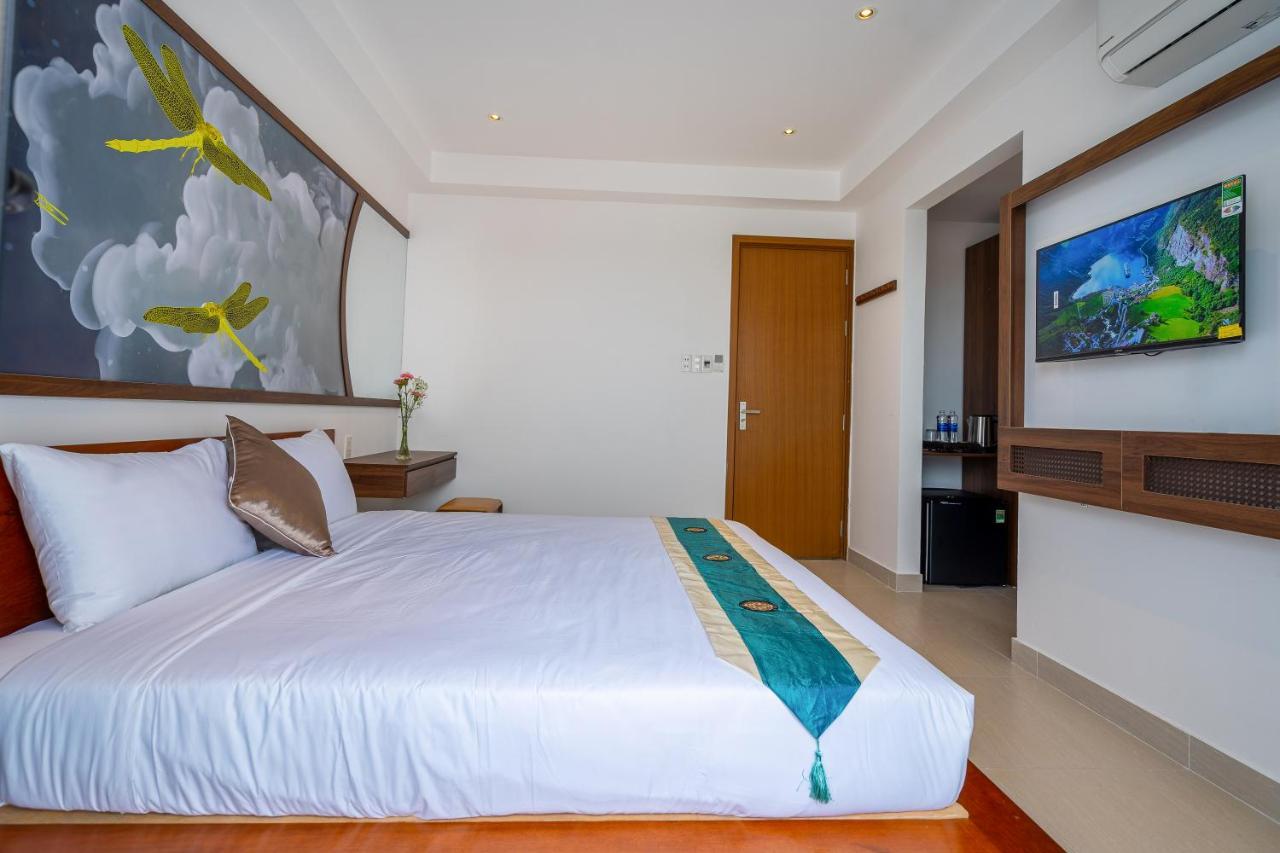 The Present River Aparthotel