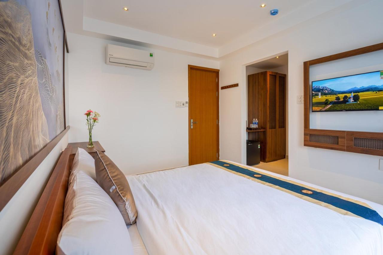 The Present River Aparthotel *