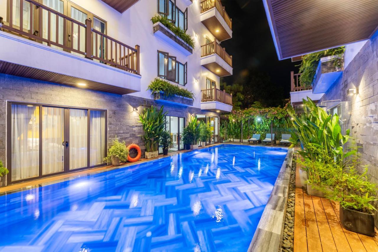 December Oasis Hotel