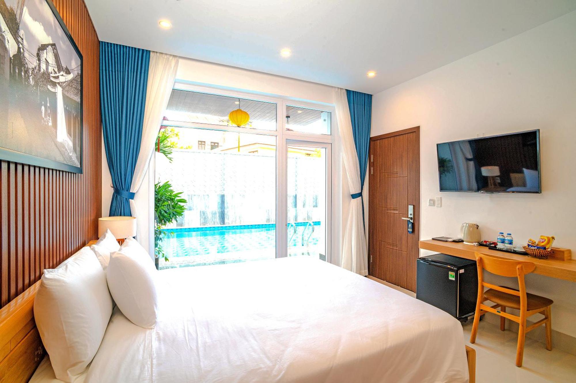 White House 3*
