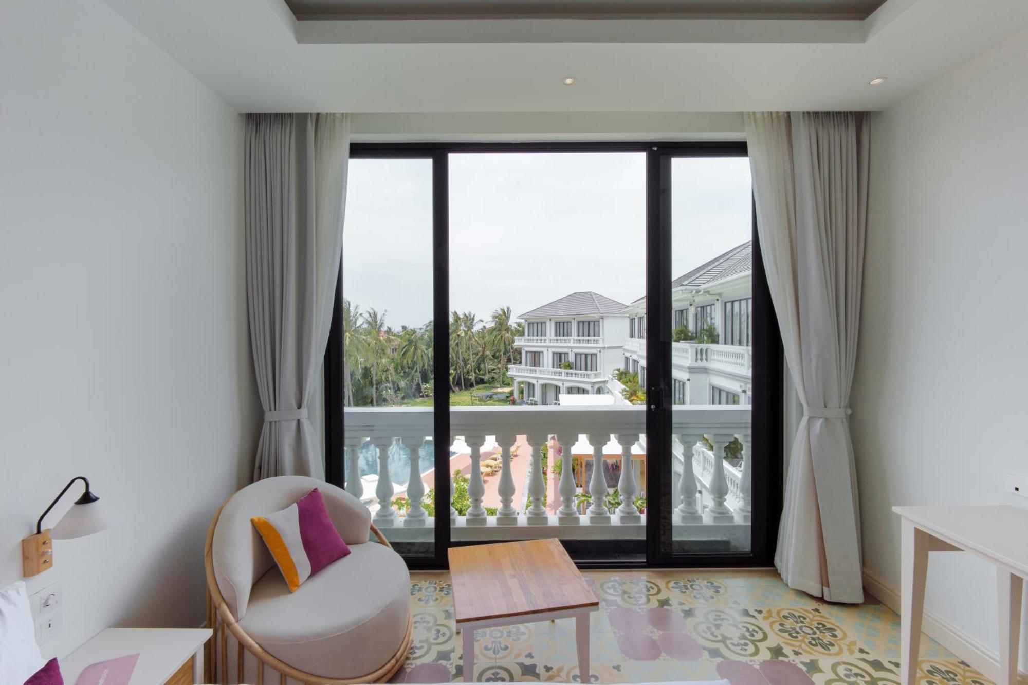 Moodhoian Riverside &