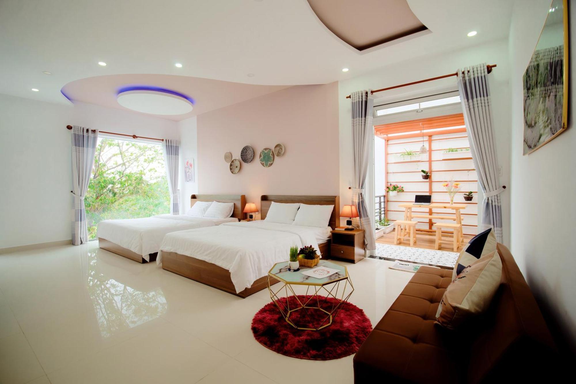 Tanthoi Pool Center Near Hoian Oldtown *