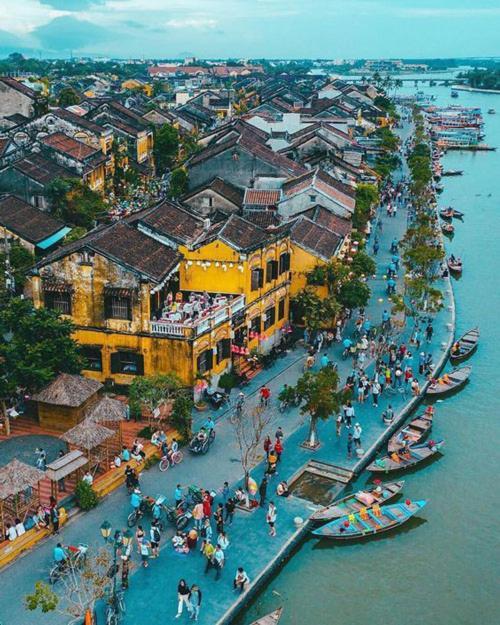 Tanthoi Pool Center Near Hoian Oldtown *
