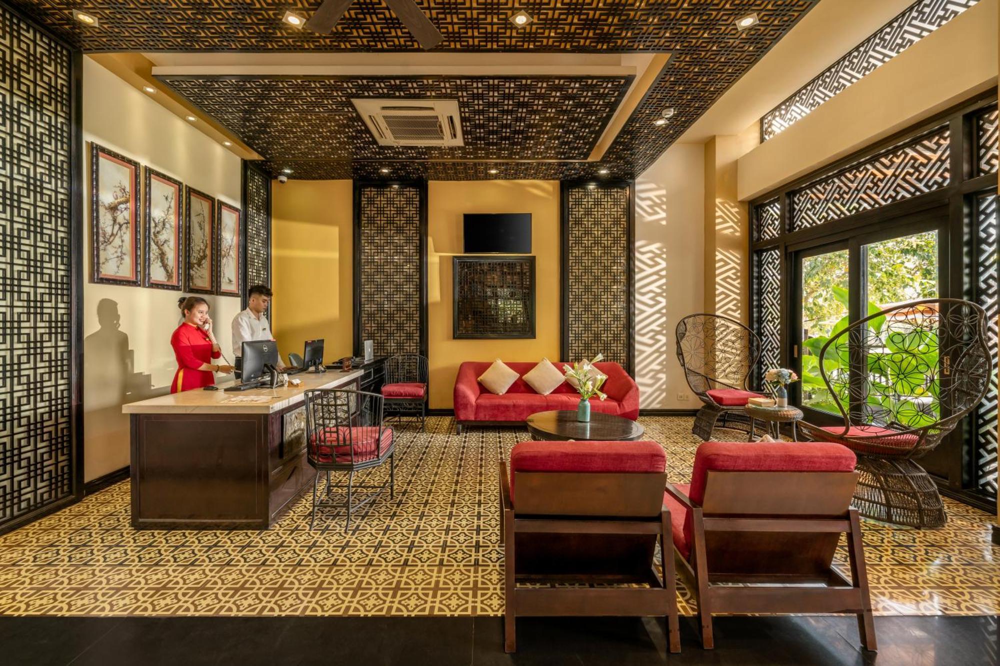 Royal Riverside &