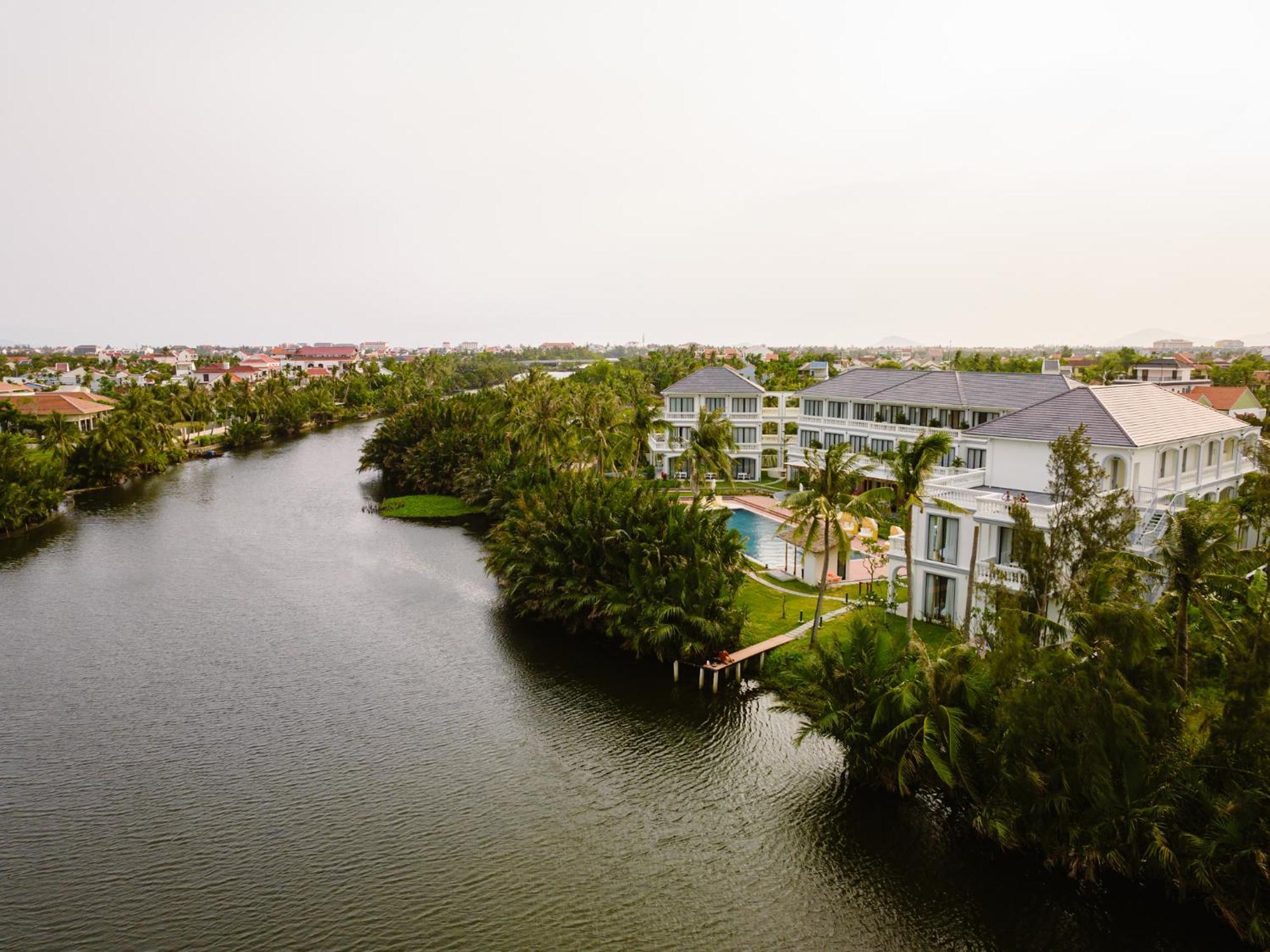 Hotel Moodhoian Riverside & 4*