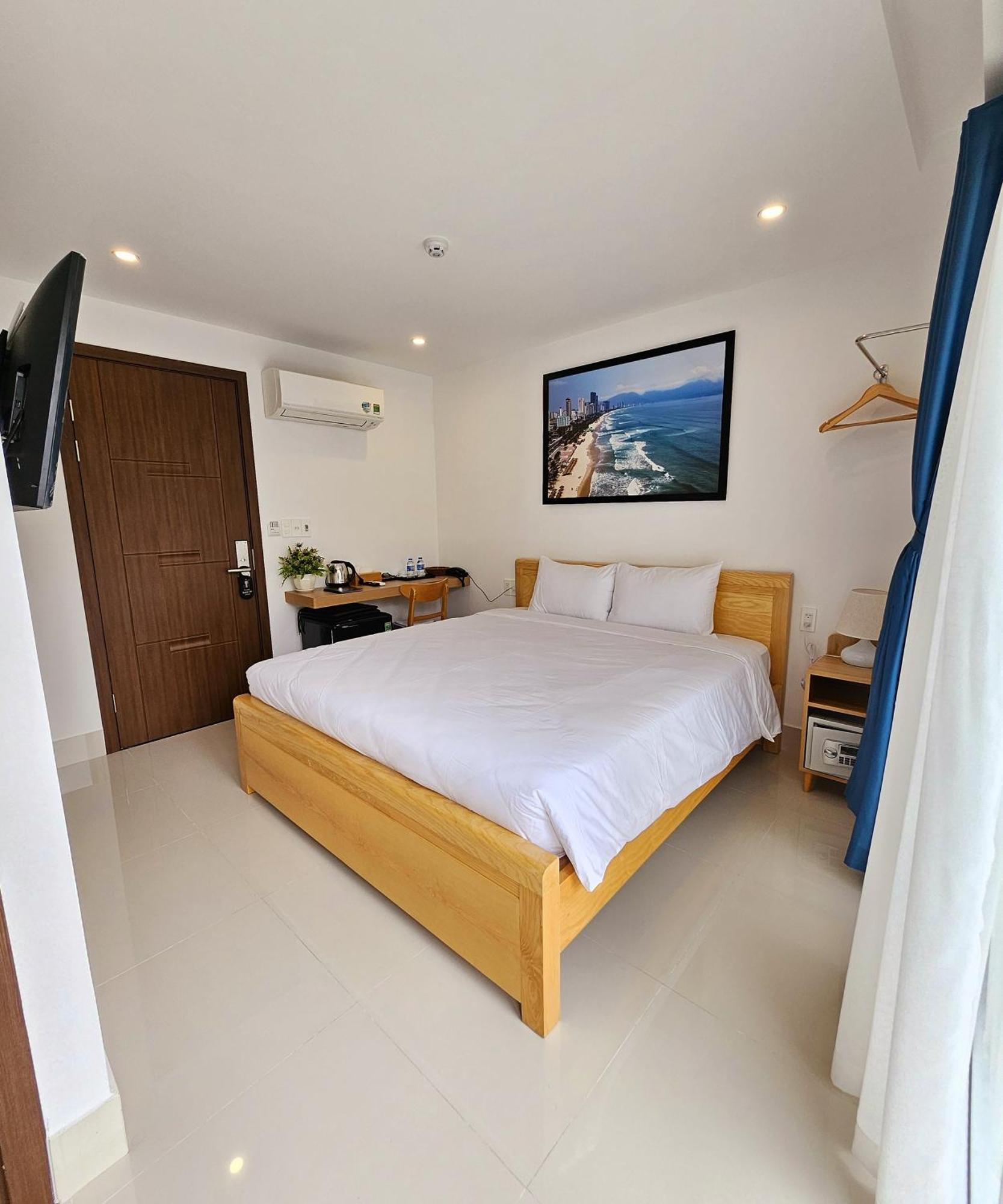 White House 3*