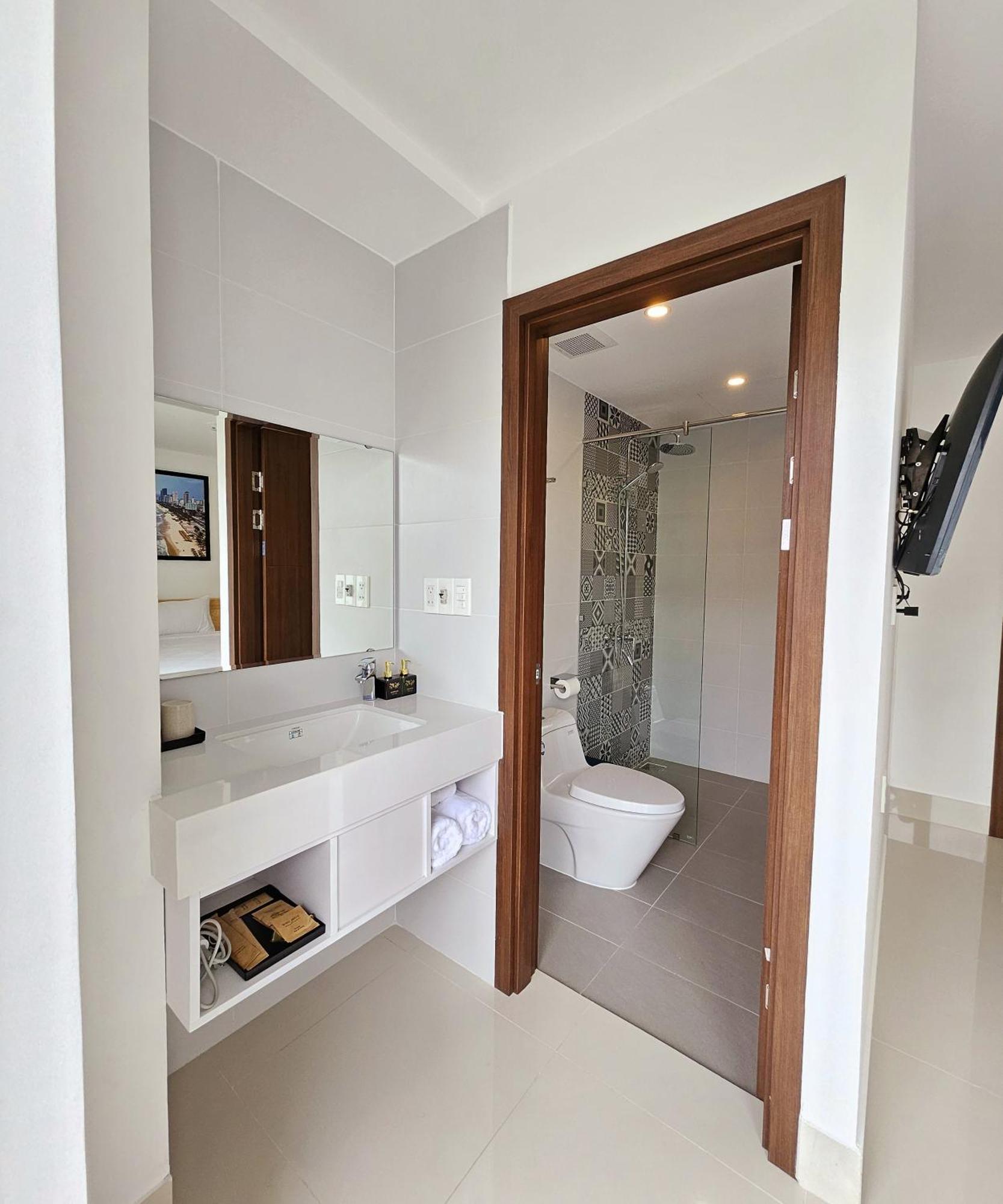 White House 3* Hoi An