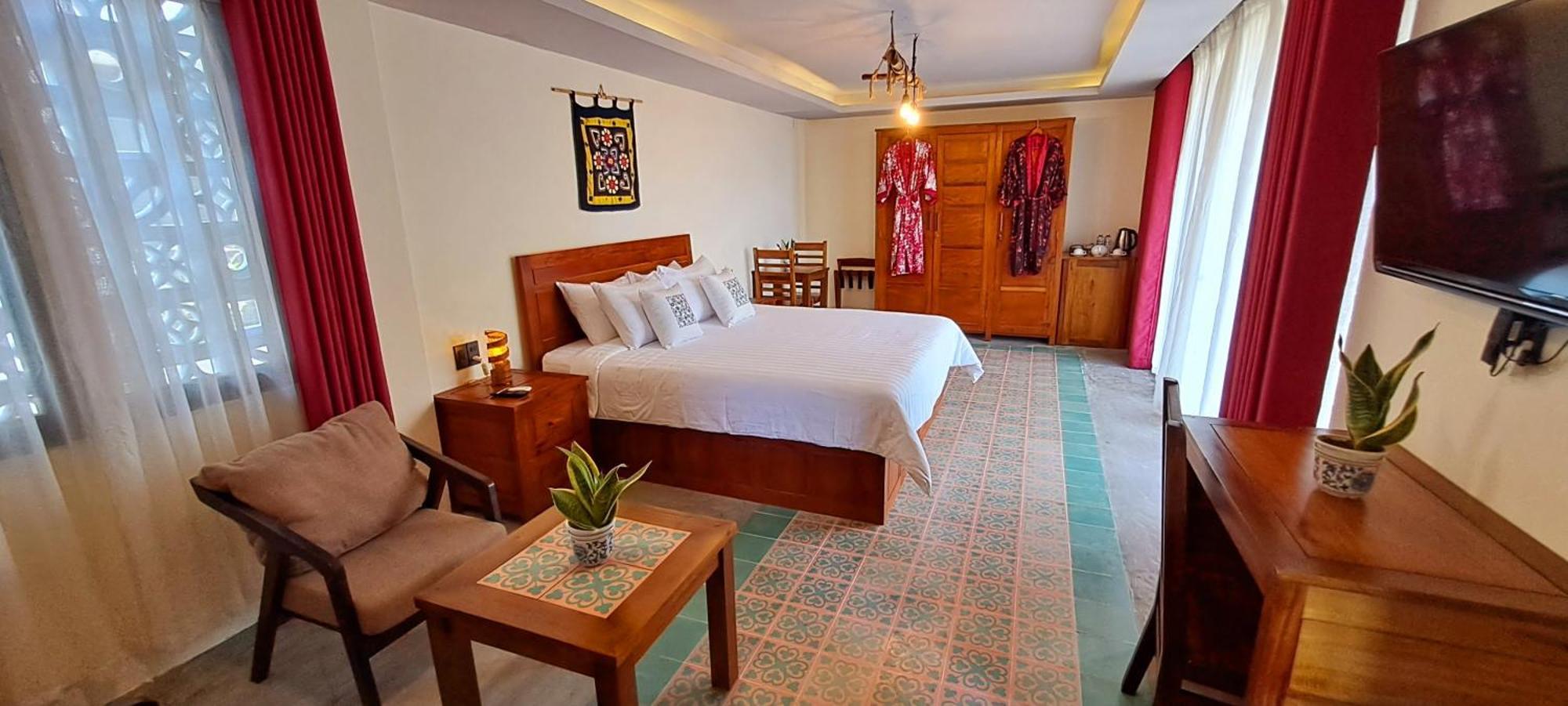 Hotel Pink Tulip