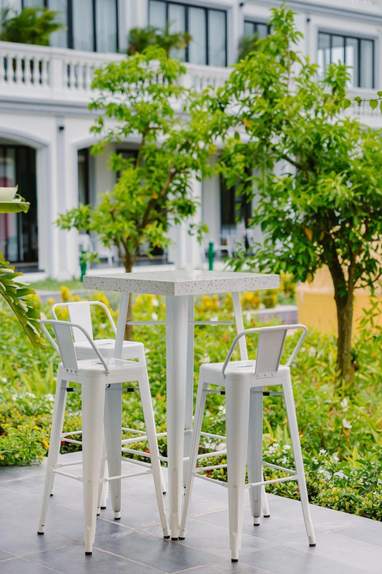 Hotel Moodhoian Riverside & 4*