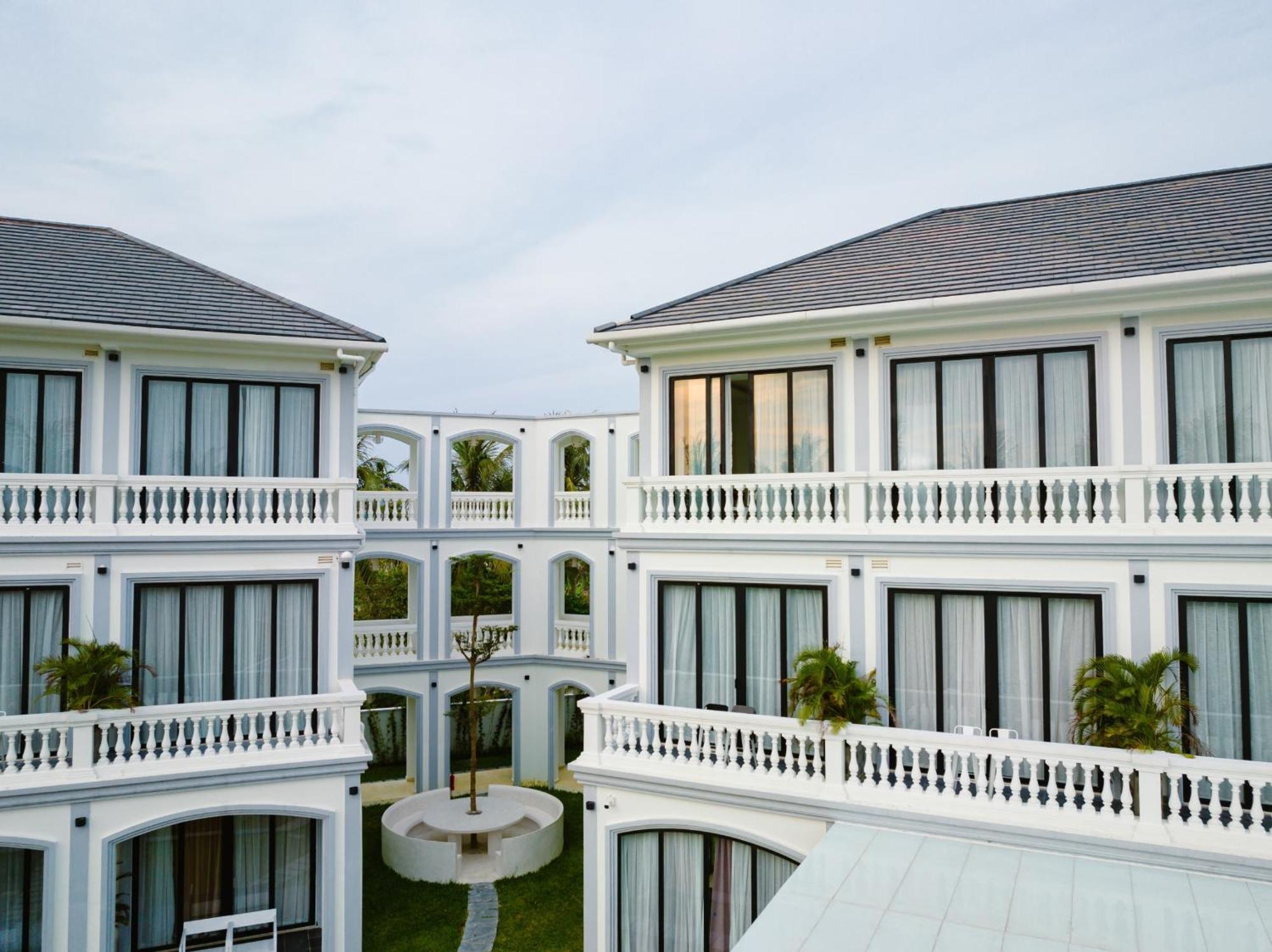 Moodhoian Riverside & Hotel 4*