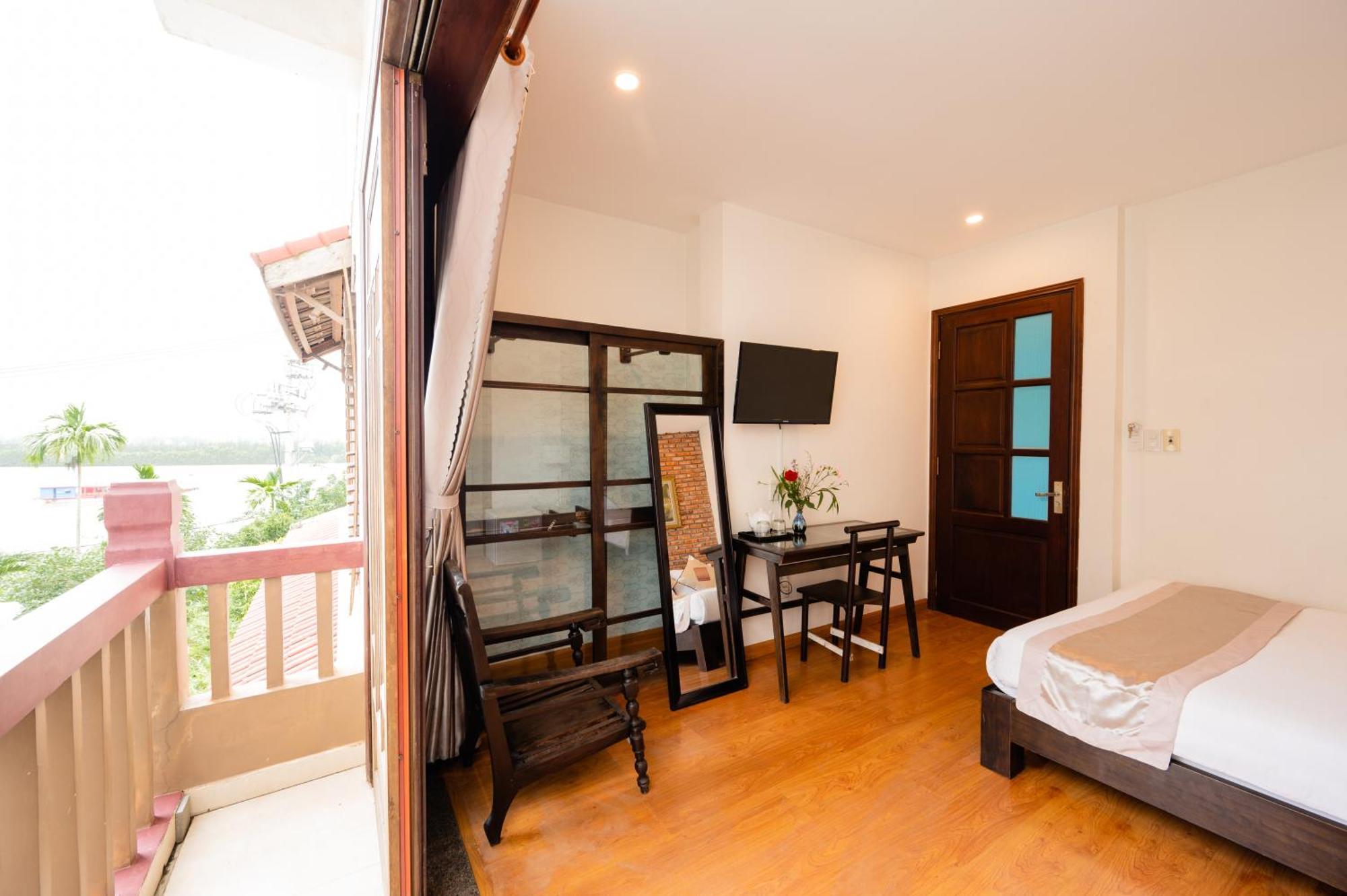 B'lan Riverside Hotel 3*