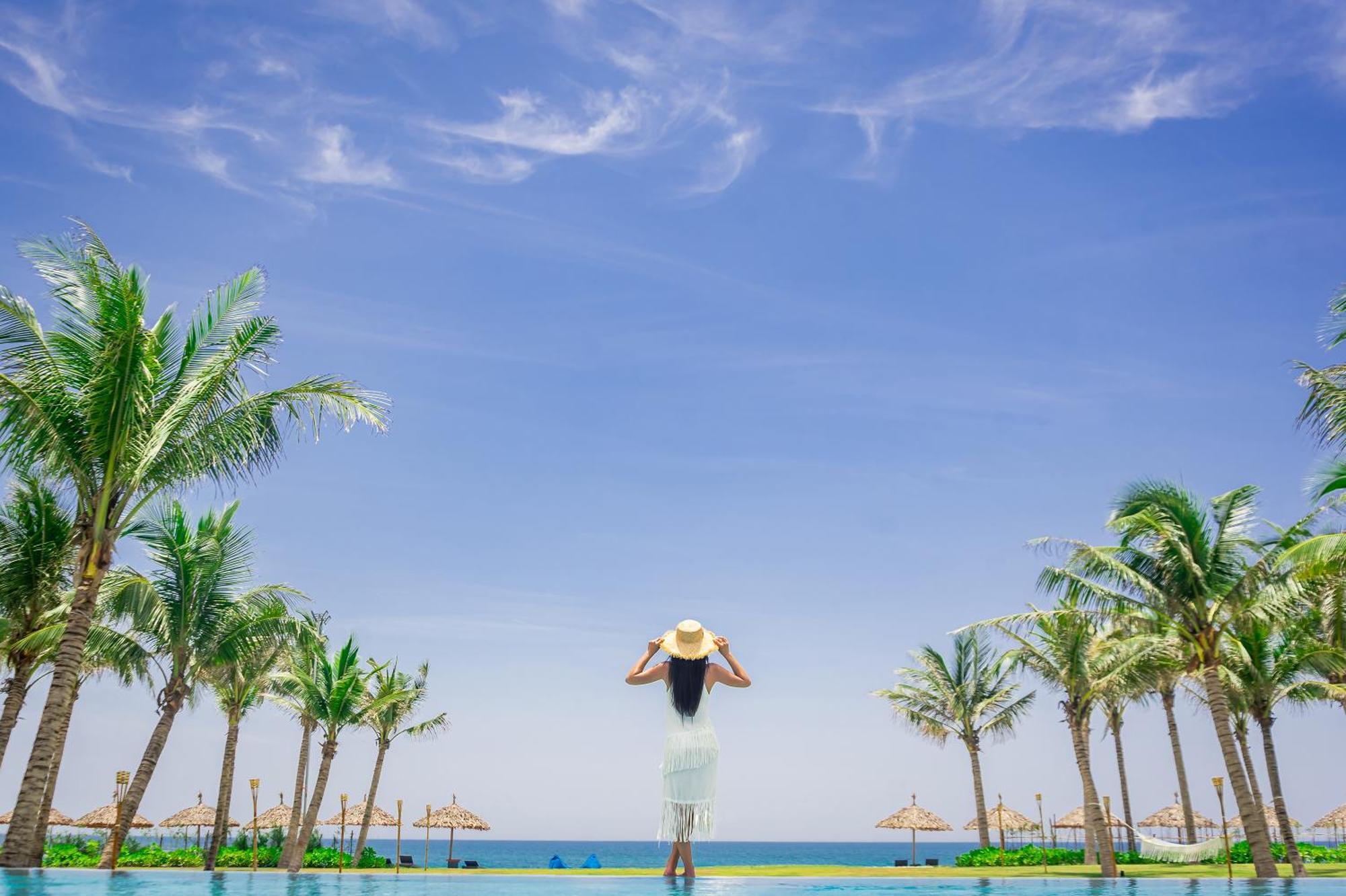 Wyndham Royal Beachfront &