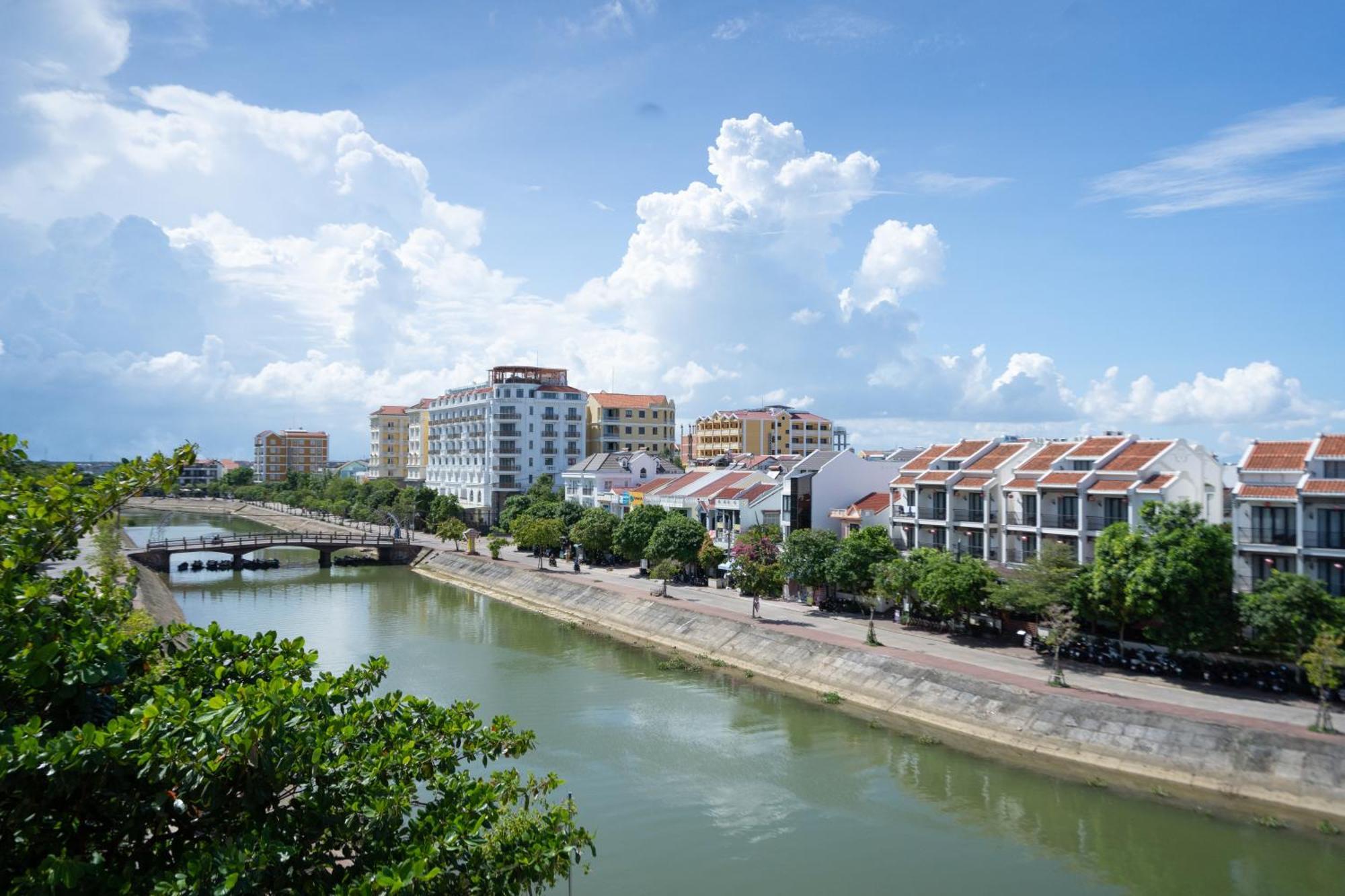 Virgo Que * Hoi An