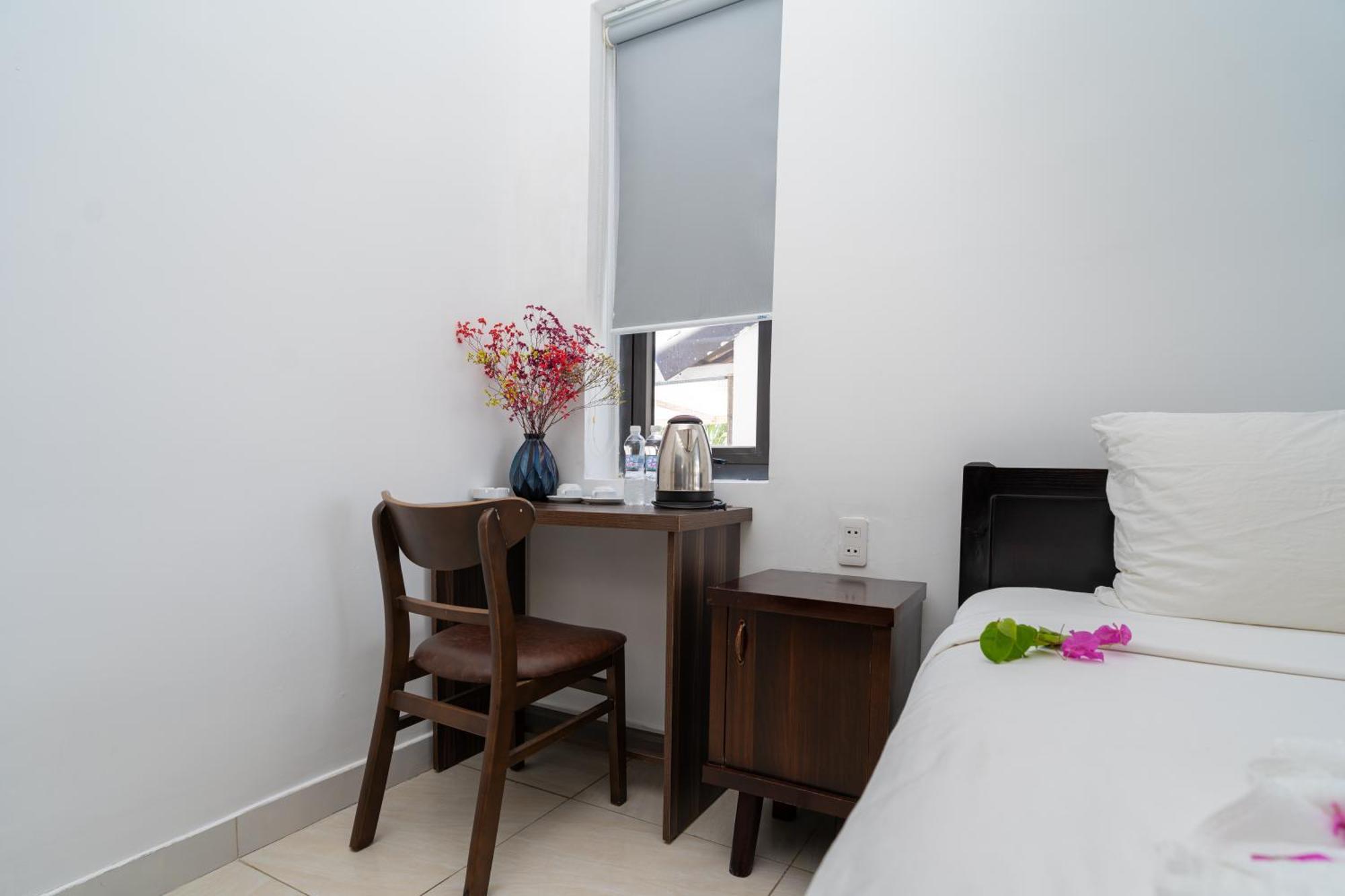5 Coconut Homestay *