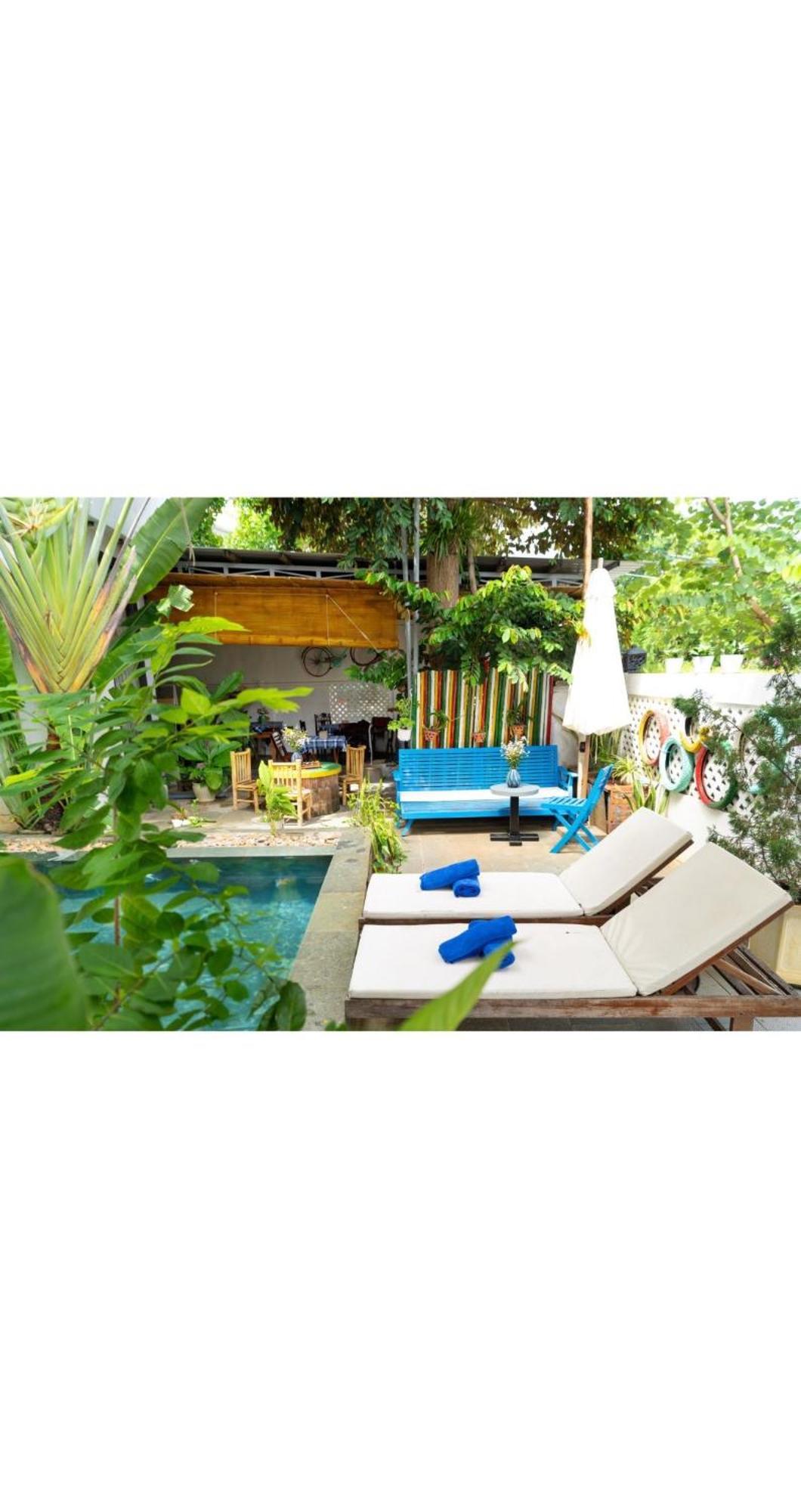 5 Coconut Homestay *