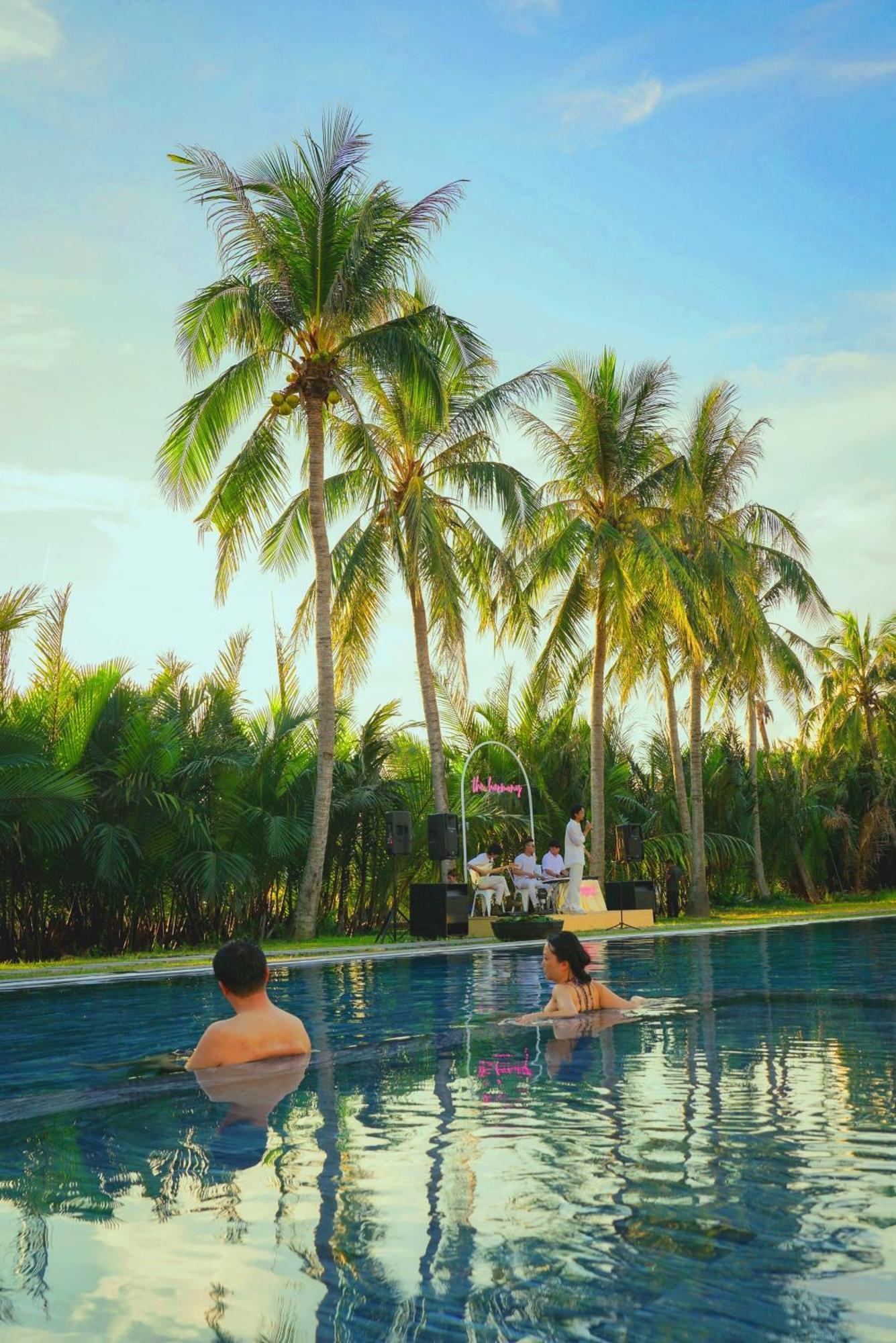 Hotel Moodhoian Riverside & 4*