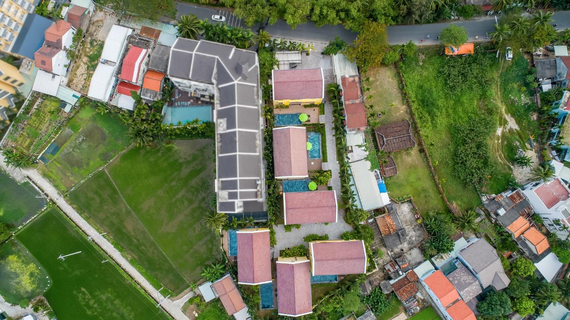 Hoa Co - Garden & Poolview