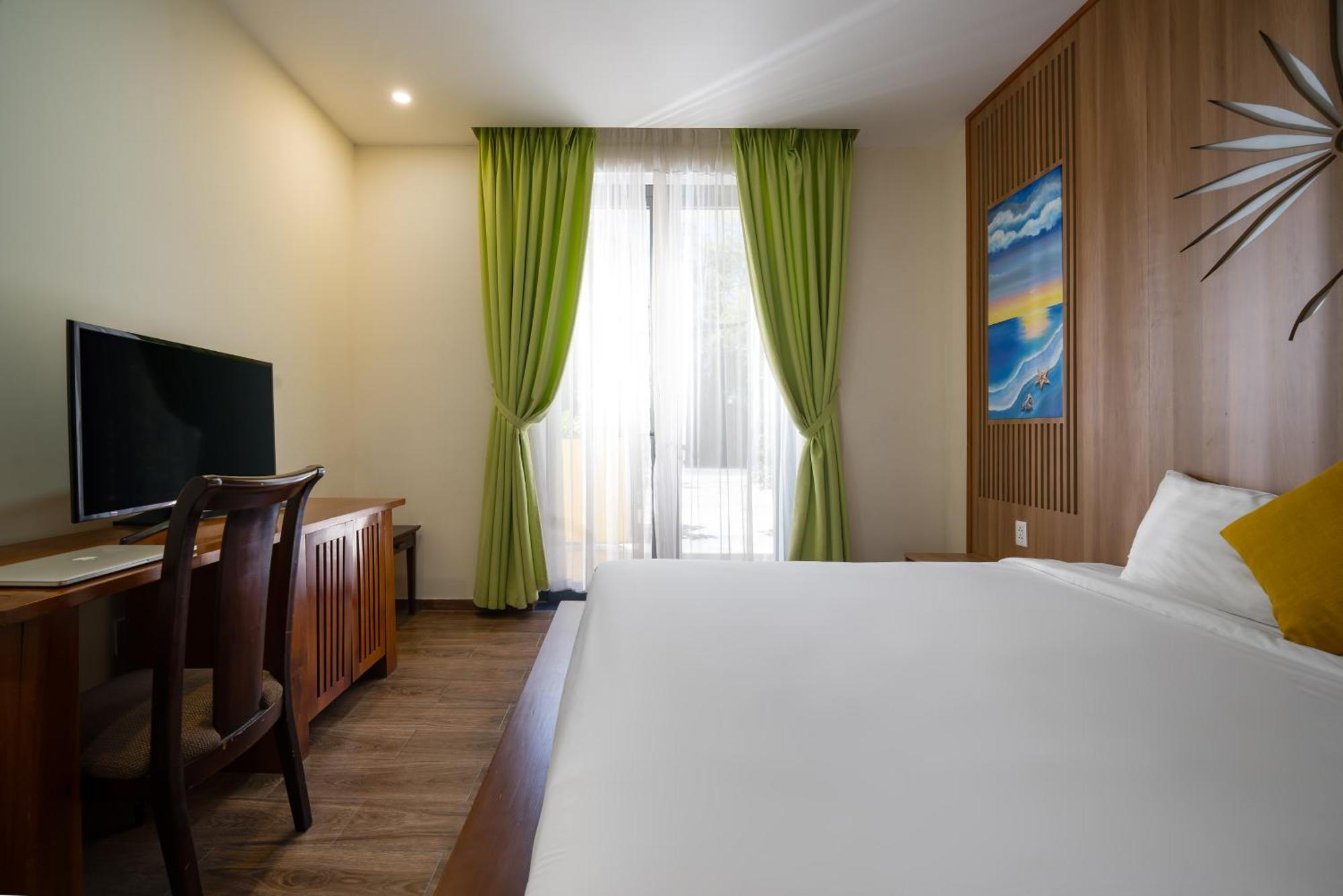 Palm Garden & Pool Hotel