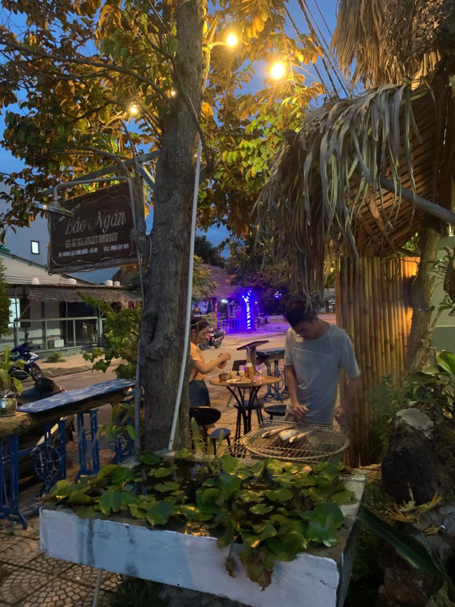 Sea Sunset & Bar *