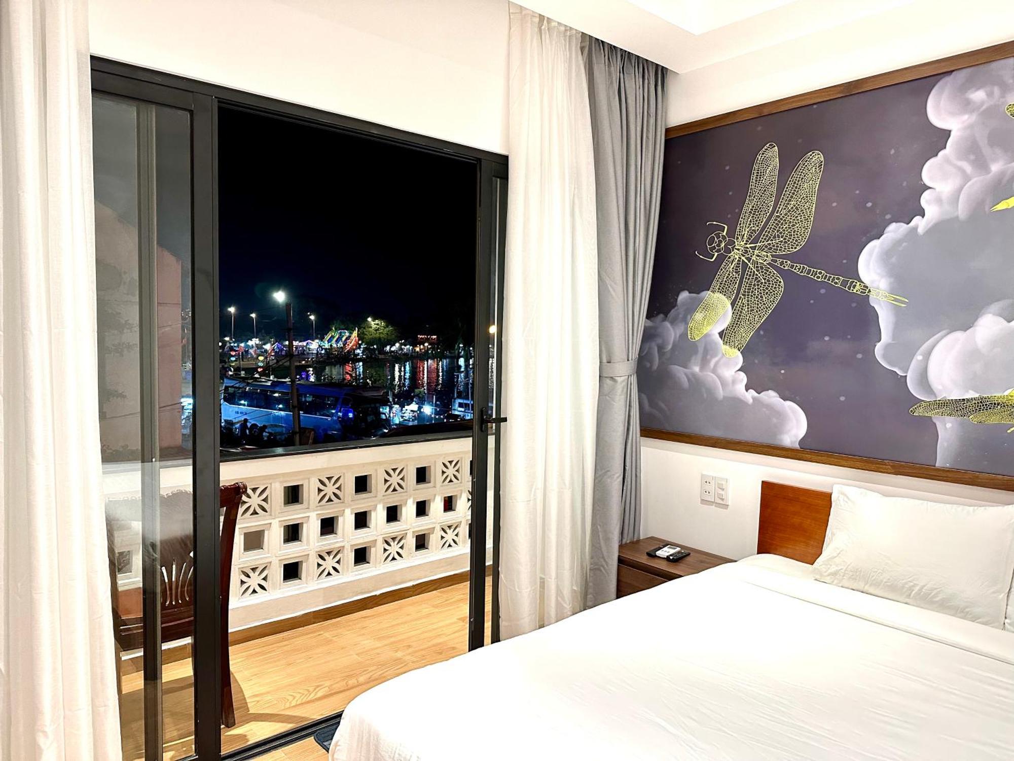 The Present River Aparthotel
