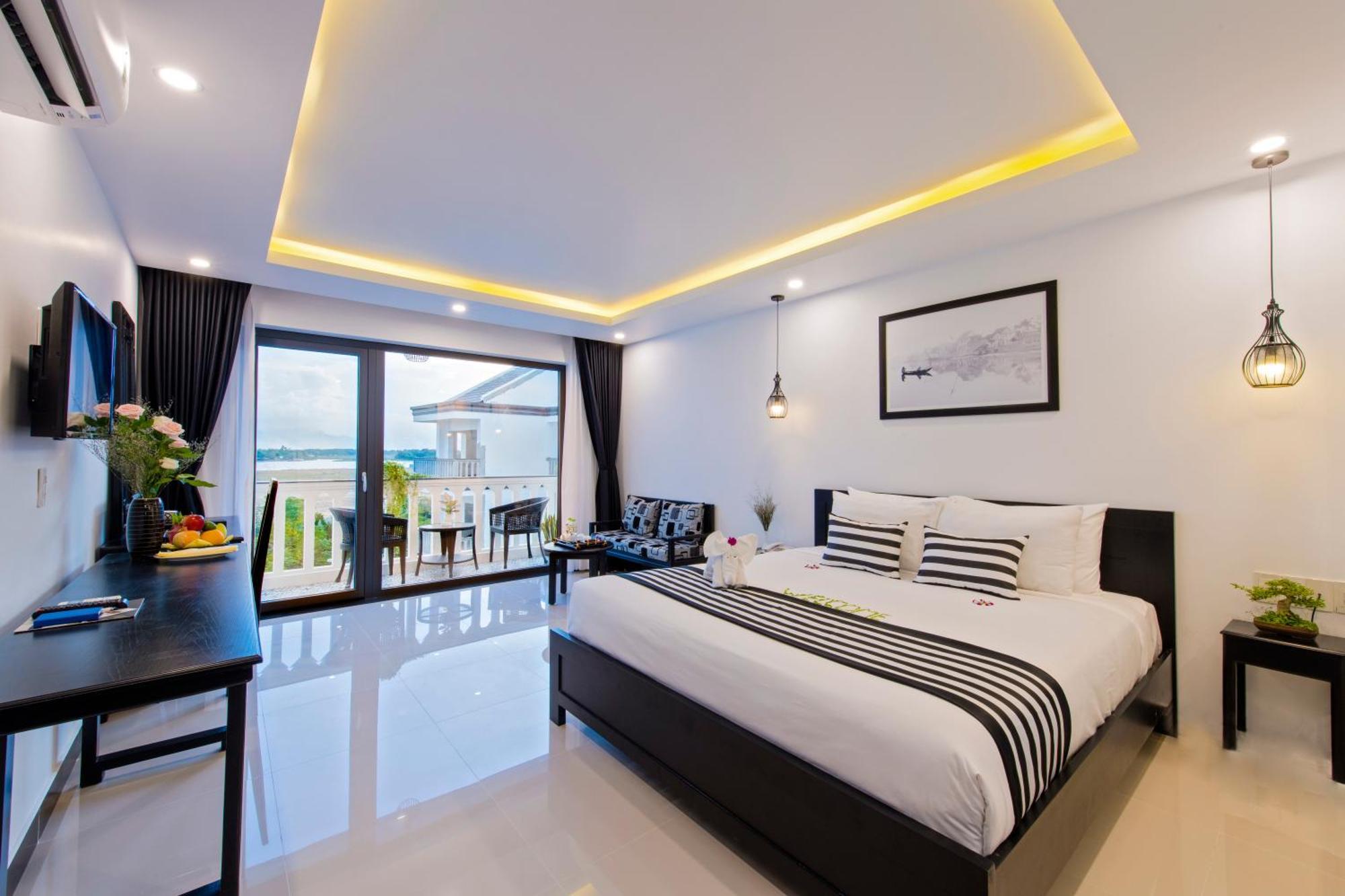Gem Riverside Hotel