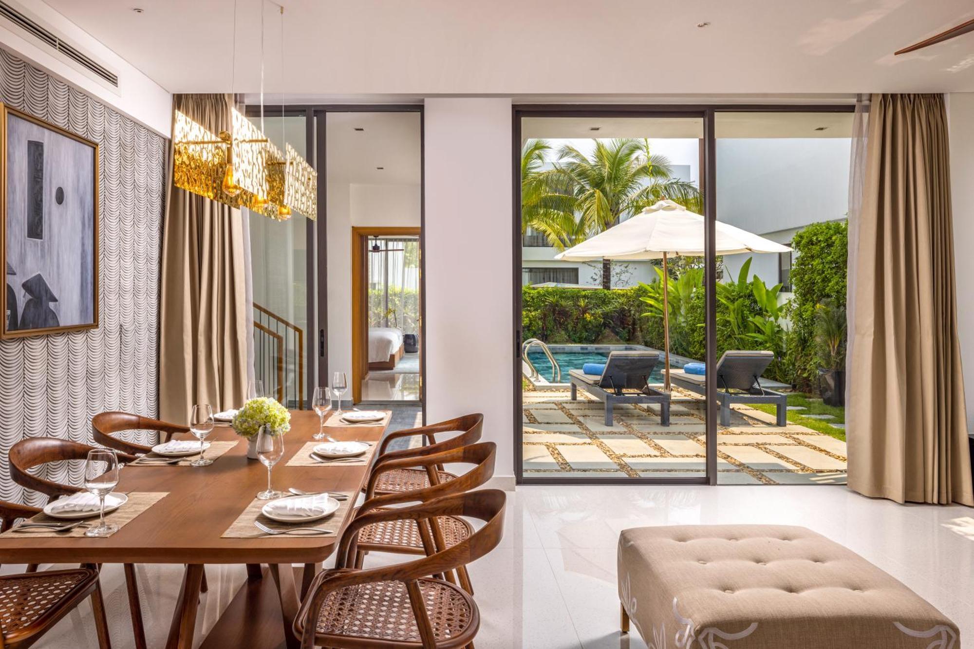 Wyndham Royal Beachfront & Resort 5*
