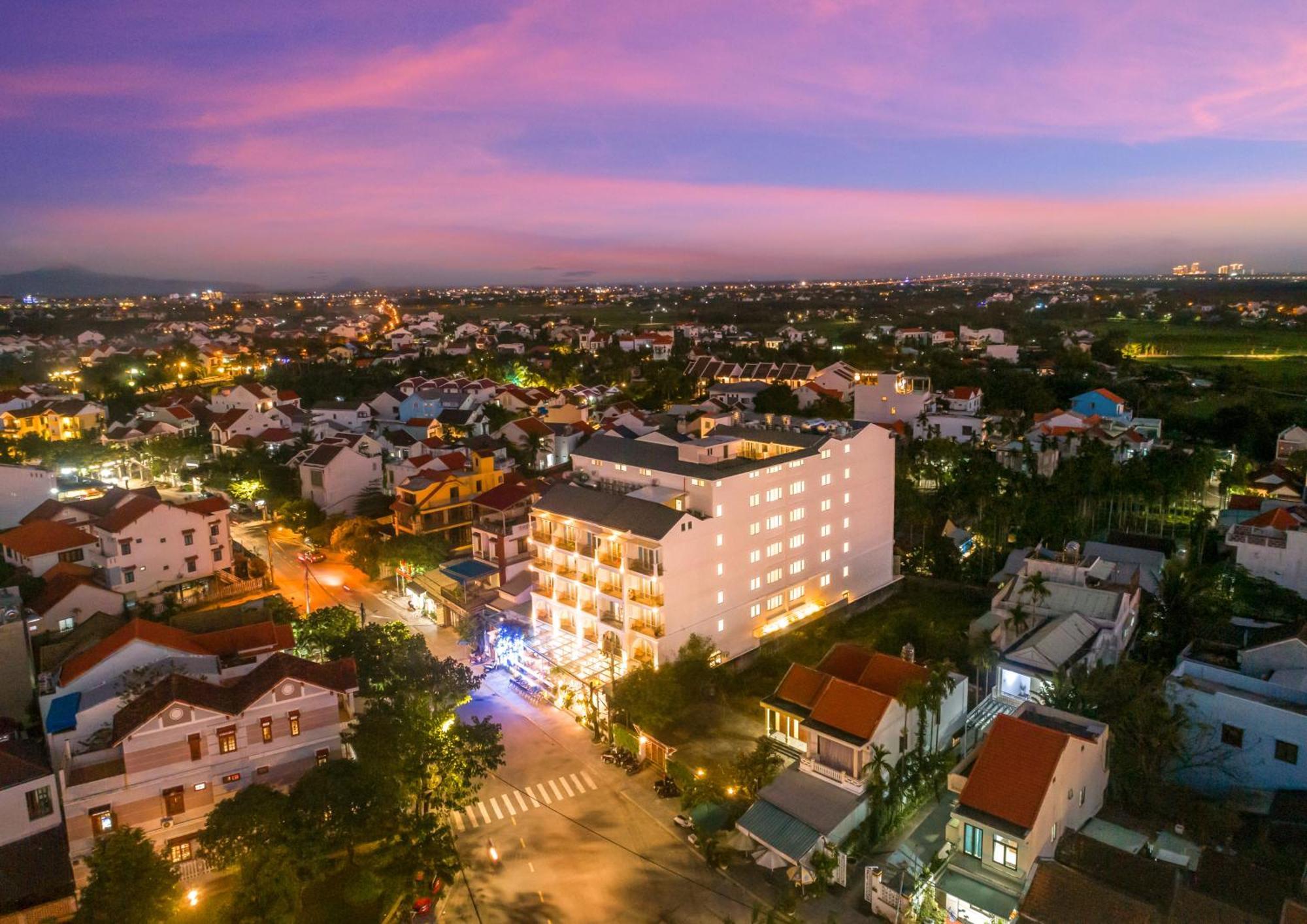 Hotel Amina Lantana & Hoi An