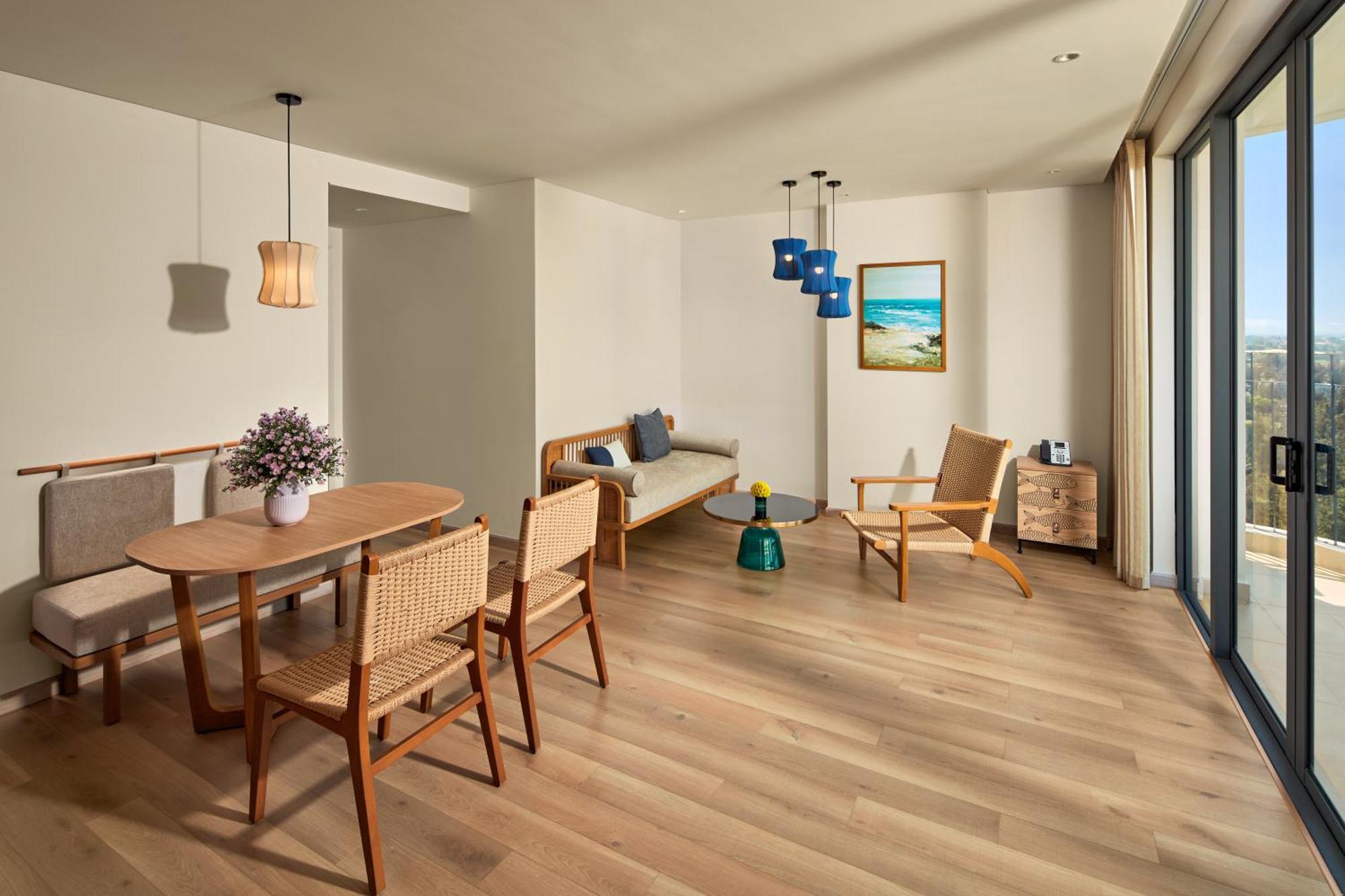 Wyndham Royal Beachfront & Resort 5*