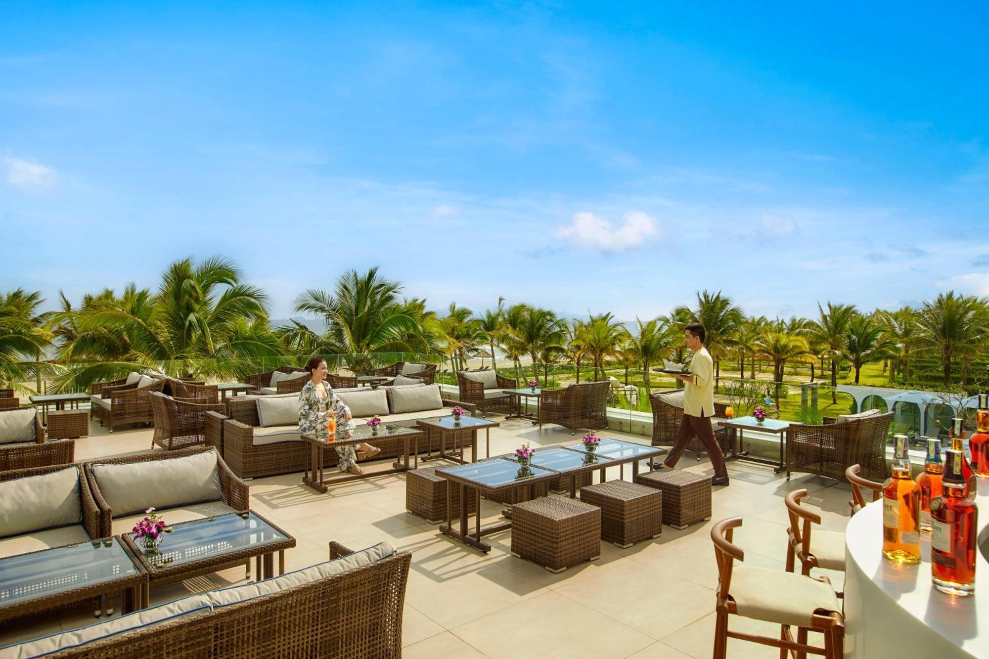Wyndham Royal Beachfront & 5*