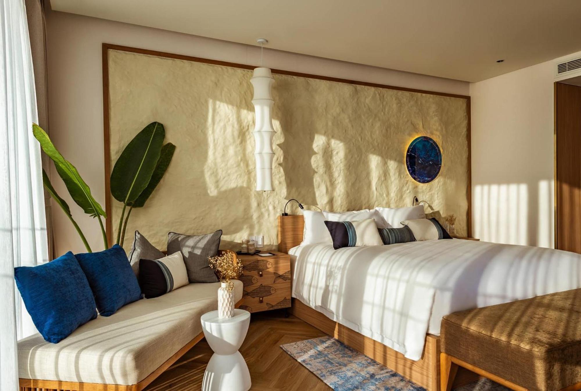 Wyndham Royal Beachfront & Resort 5*