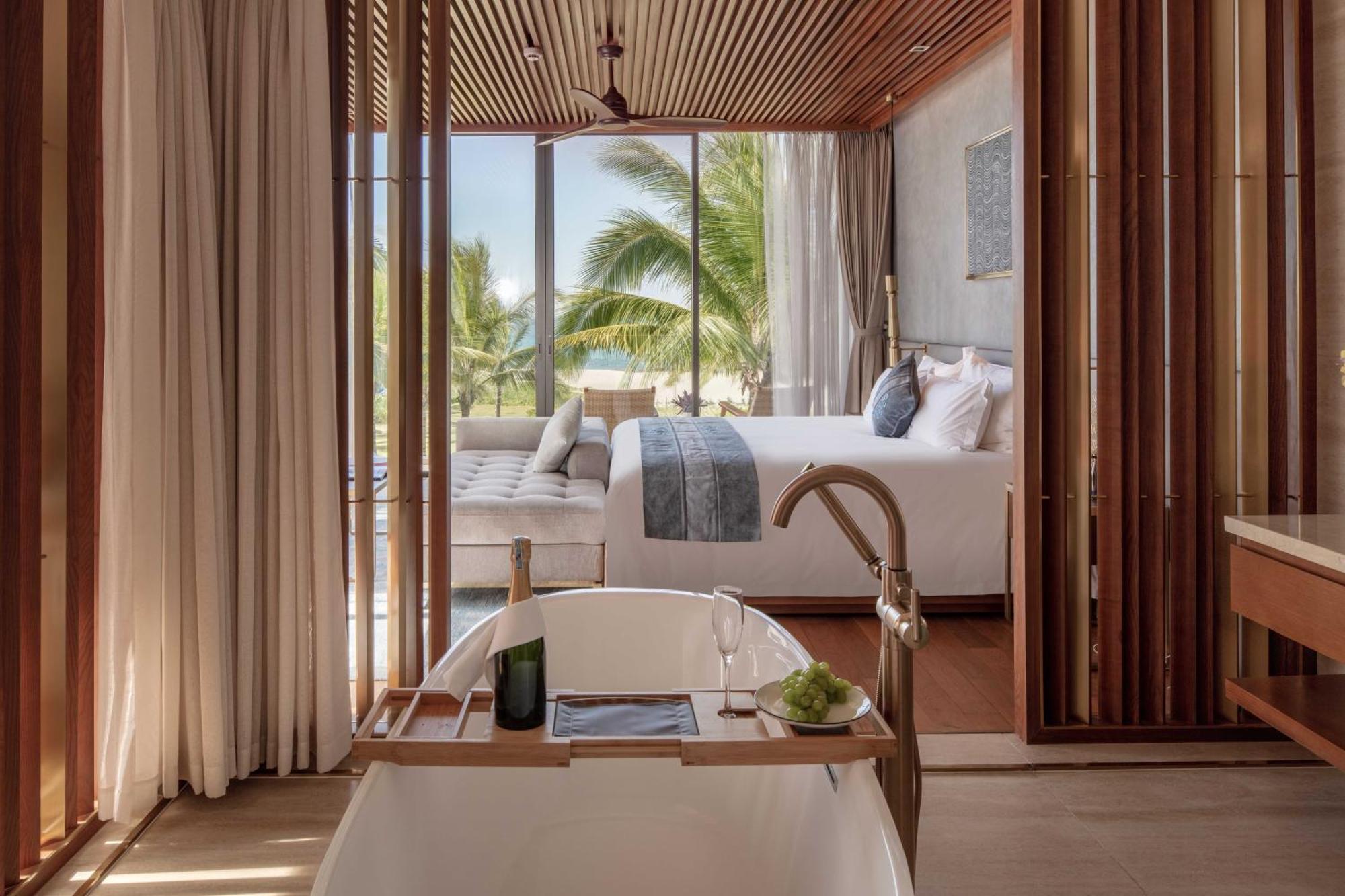 Wyndham Royal Beachfront &