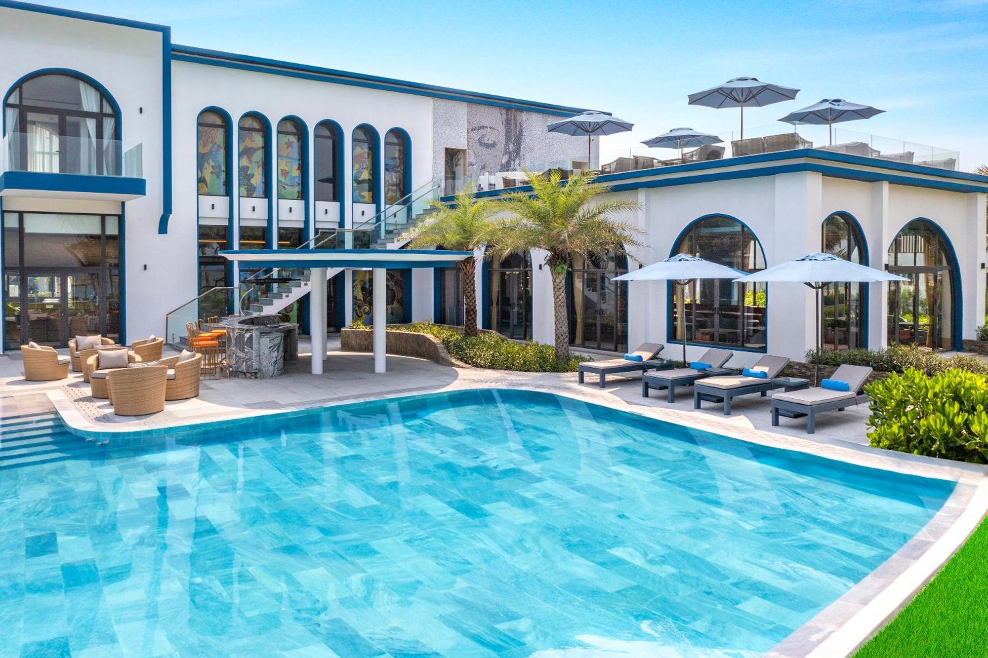 Wyndham Royal Beachfront &