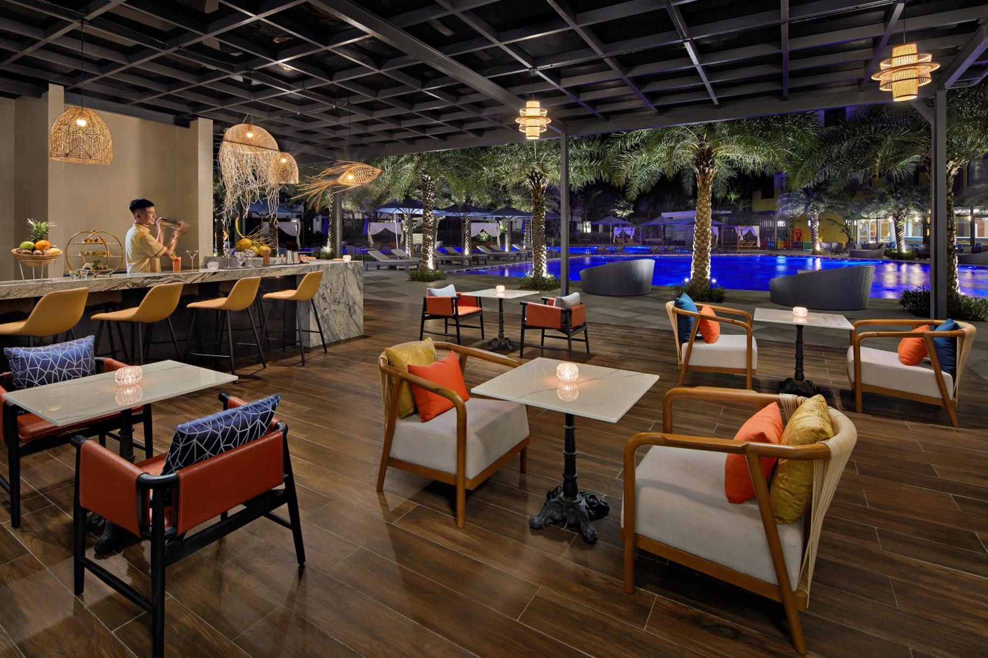 Wyndham Royal Beachfront & 5* Hoi An