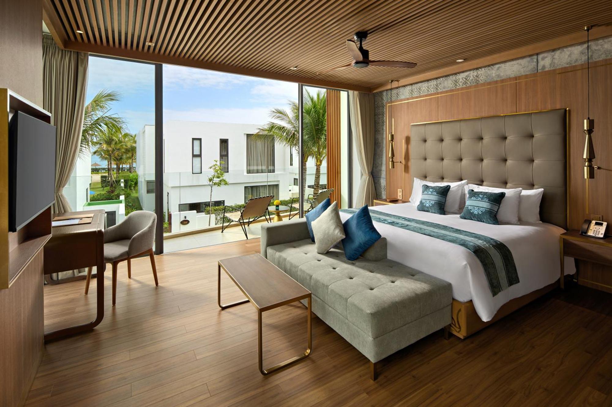 Wyndham Royal Beachfront & Resort 5*
