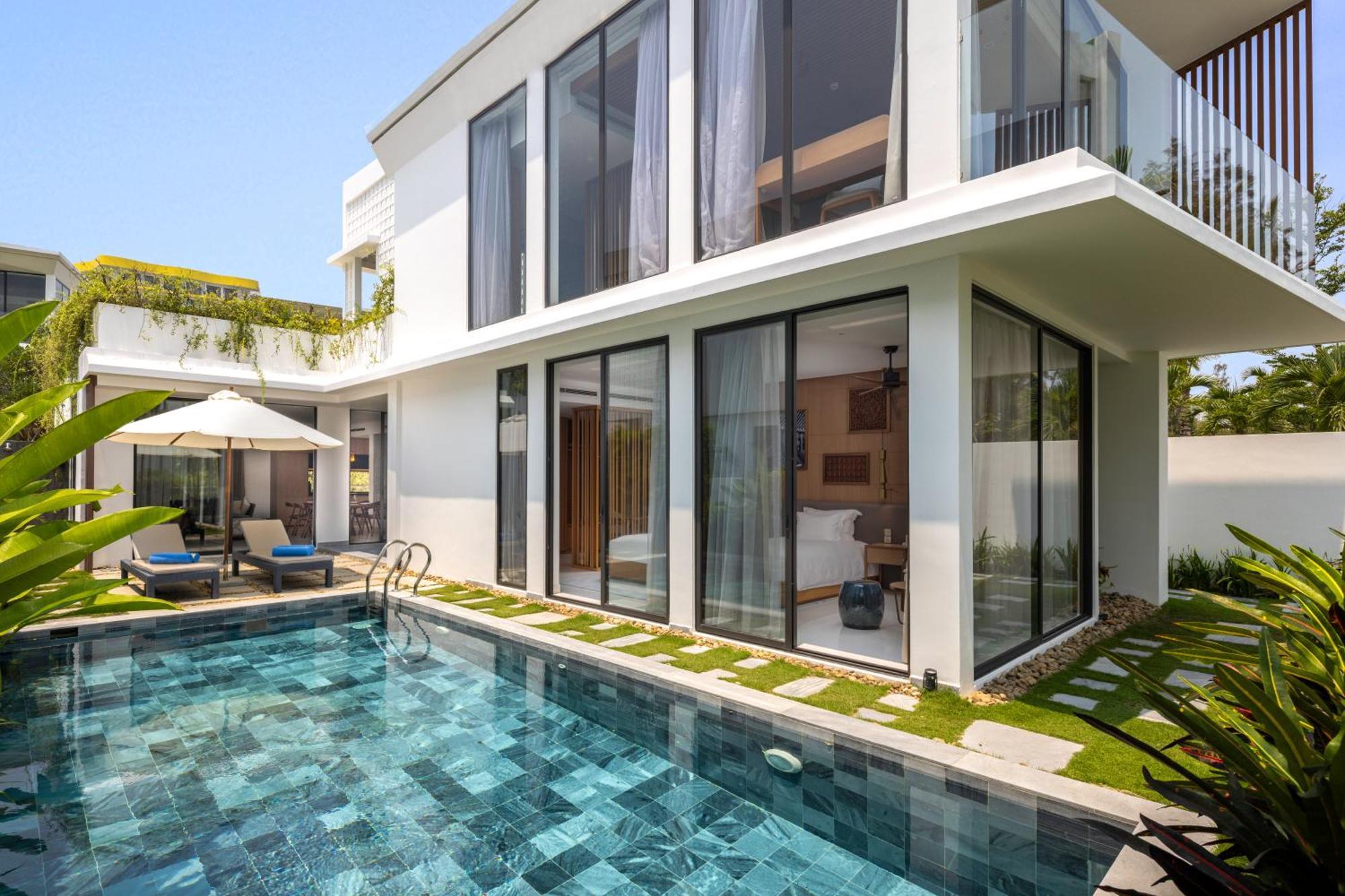 Resort Wyndham Royal Beachfront & Hoi An