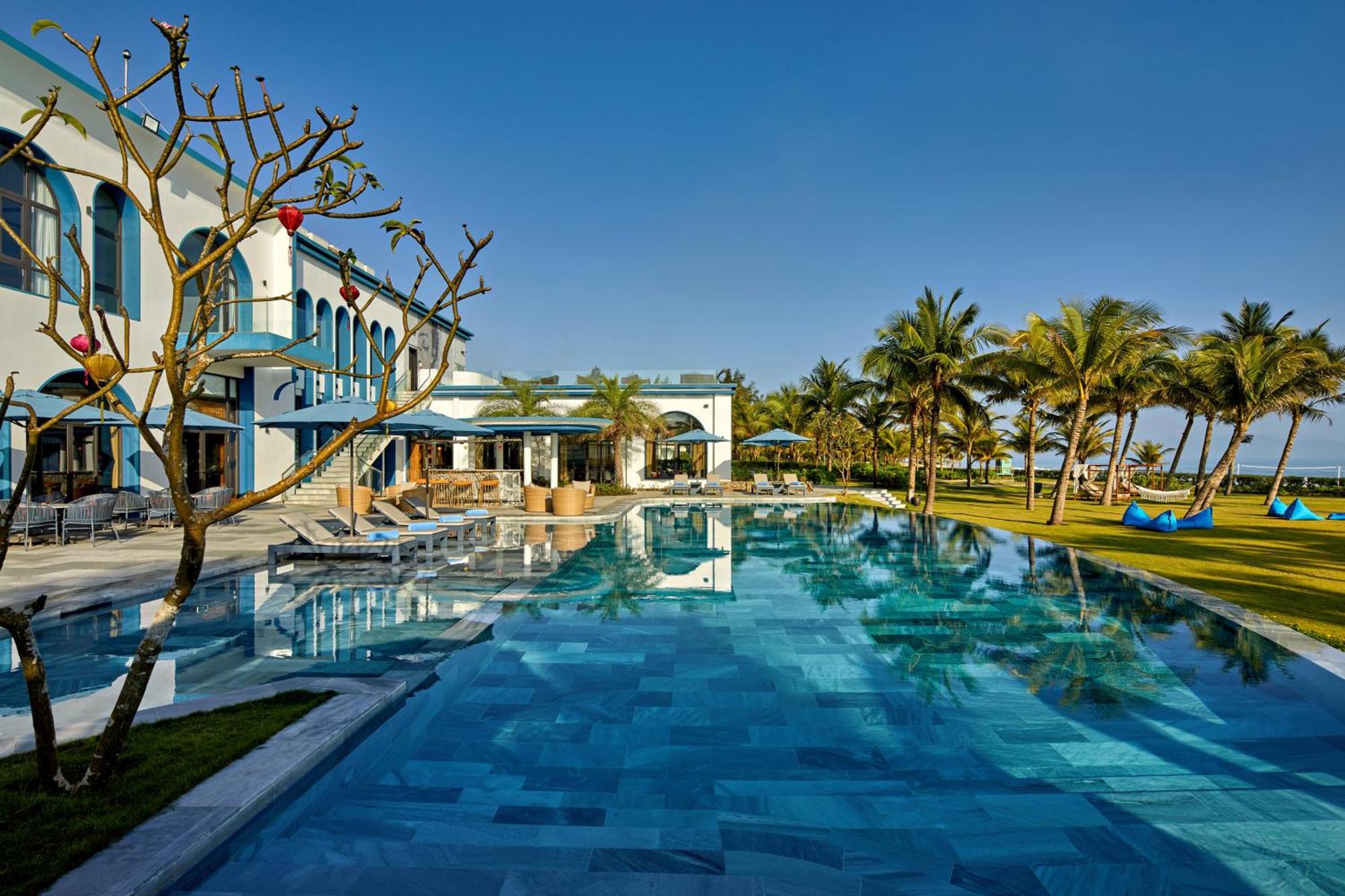 Wyndham Royal Beachfront & 5* Hoi An