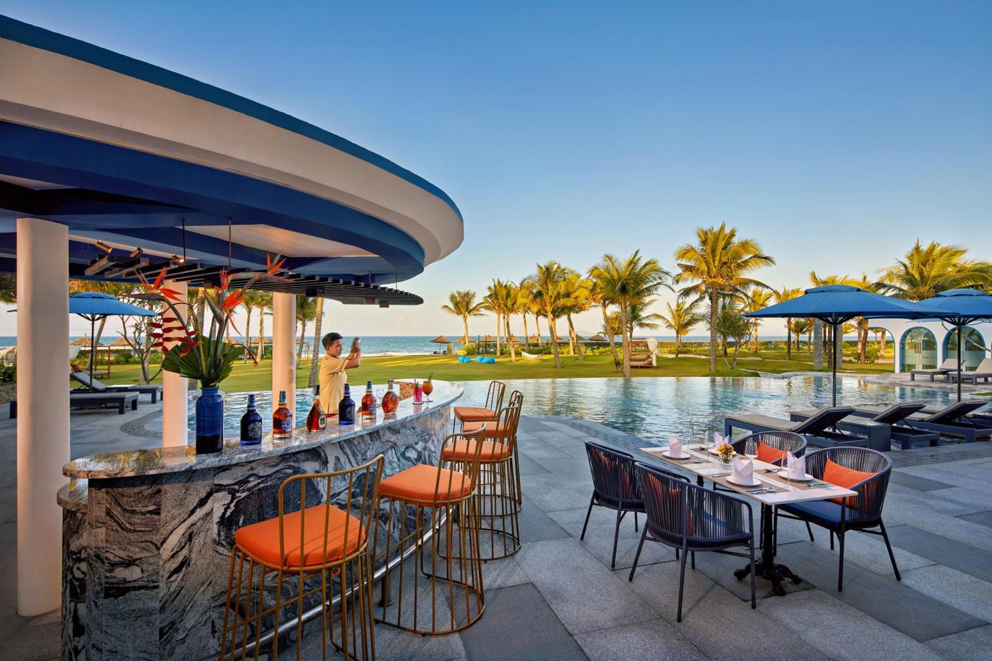 Resort Wyndham Royal Beachfront & Hoi An