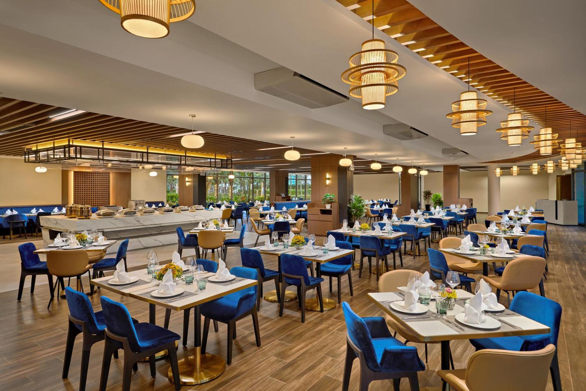 Wyndham Royal Beachfront & 5* Hoi An