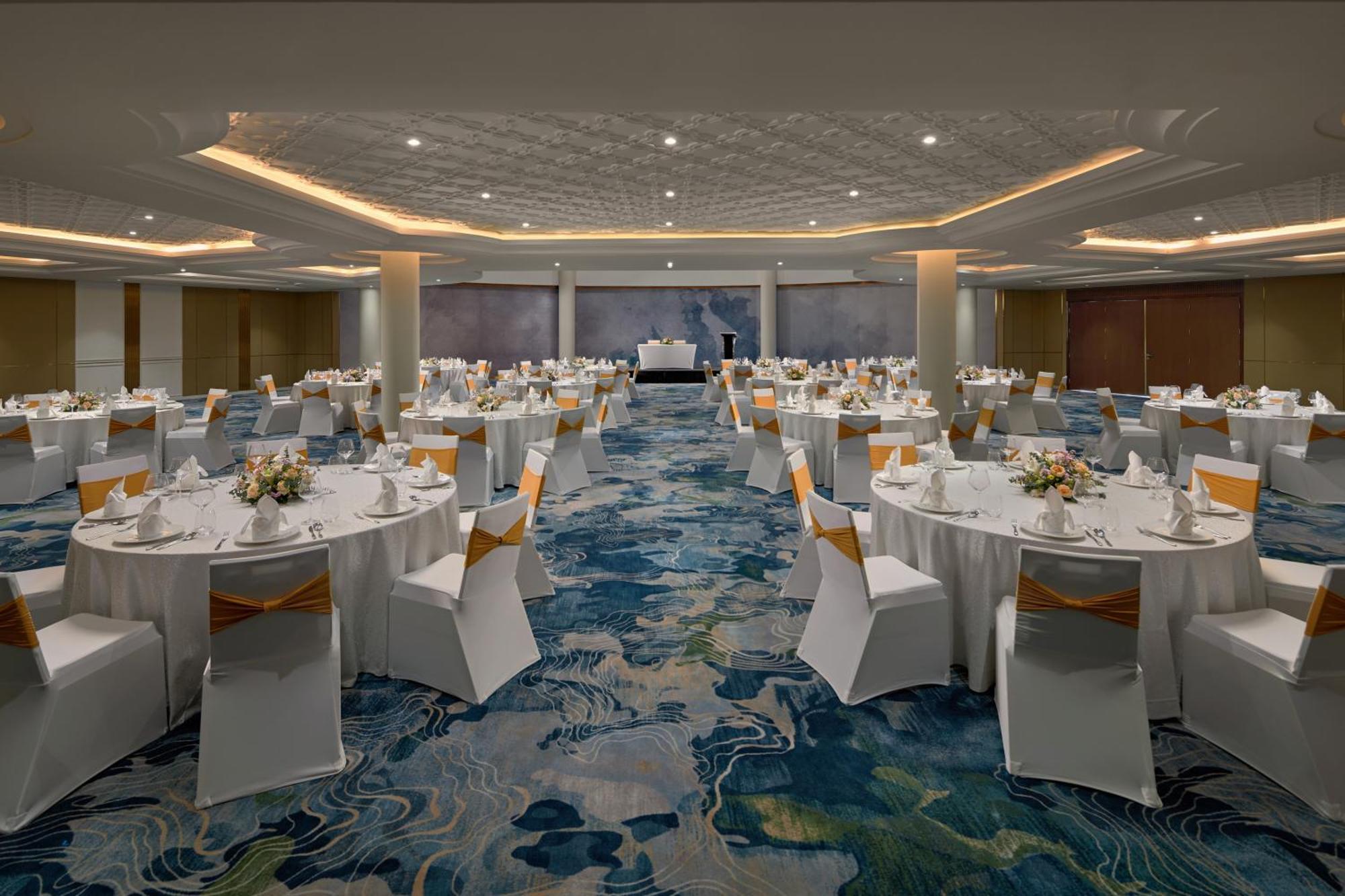 Resort Wyndham Royal Beachfront & 5*