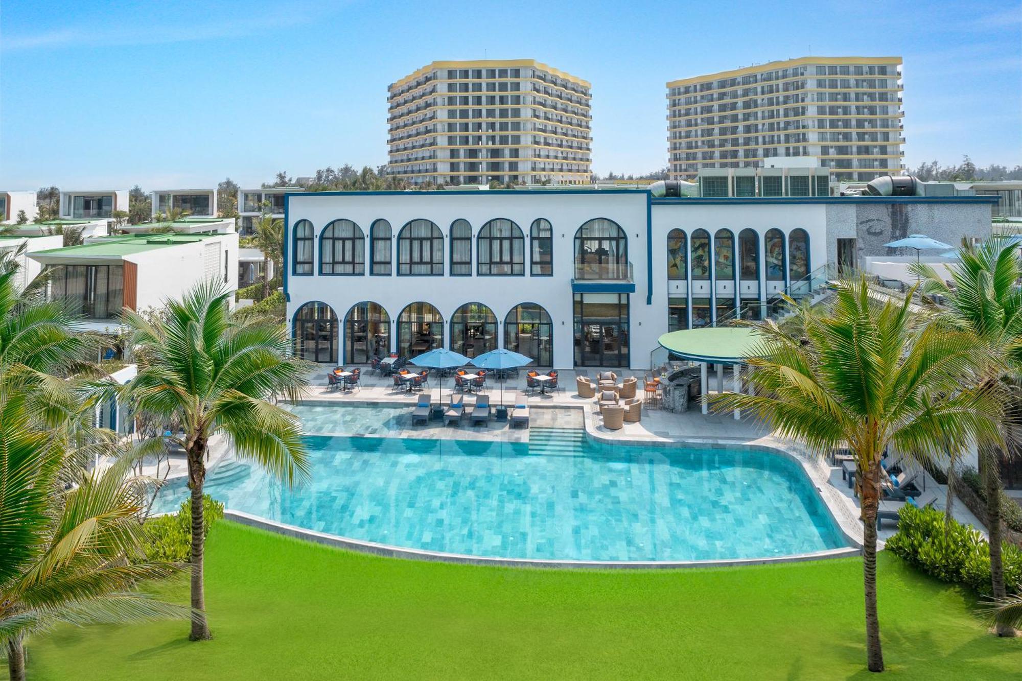 Wyndham Royal Beachfront &