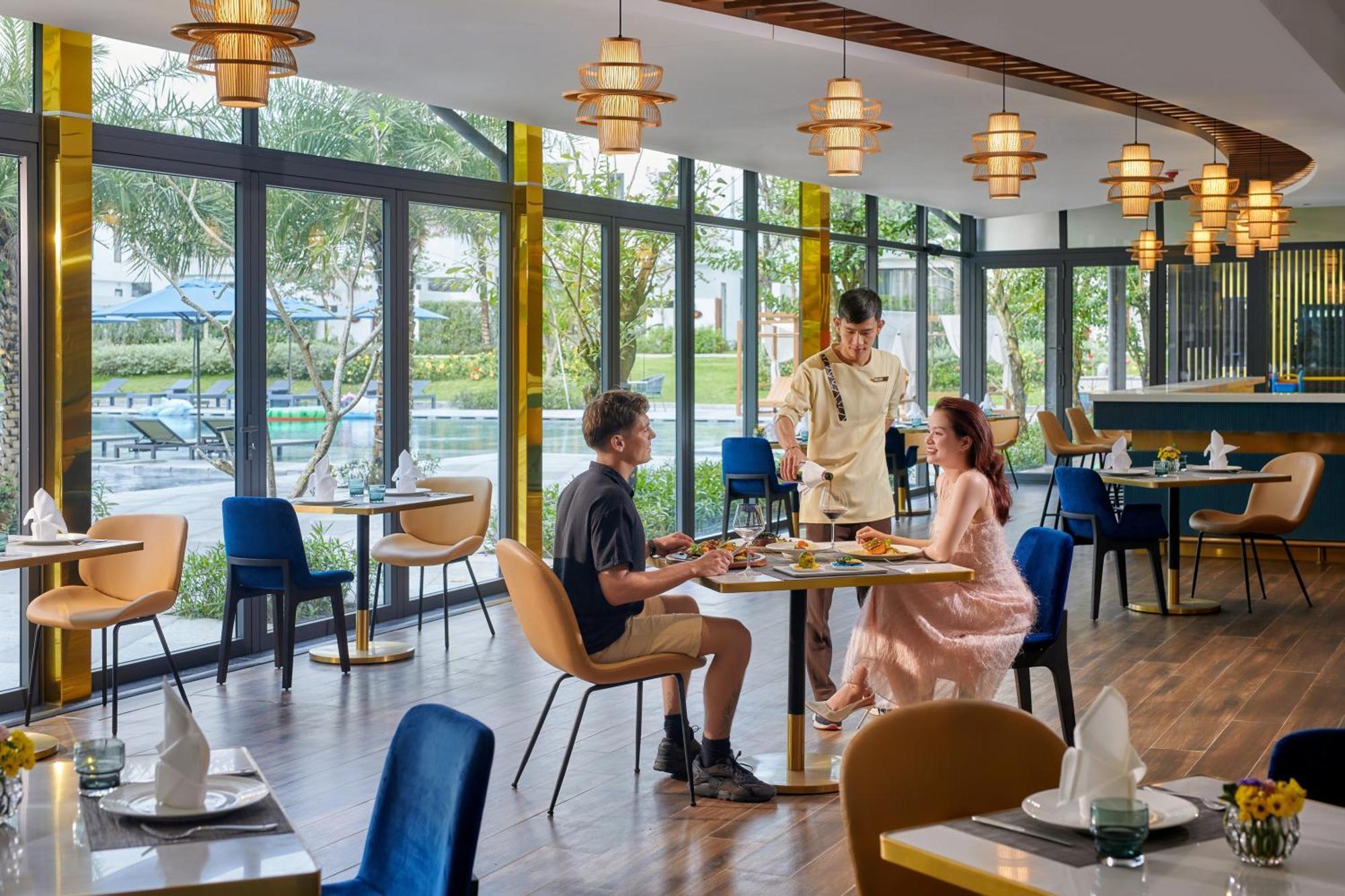 Wyndham Royal Beachfront & 5* Hoi An