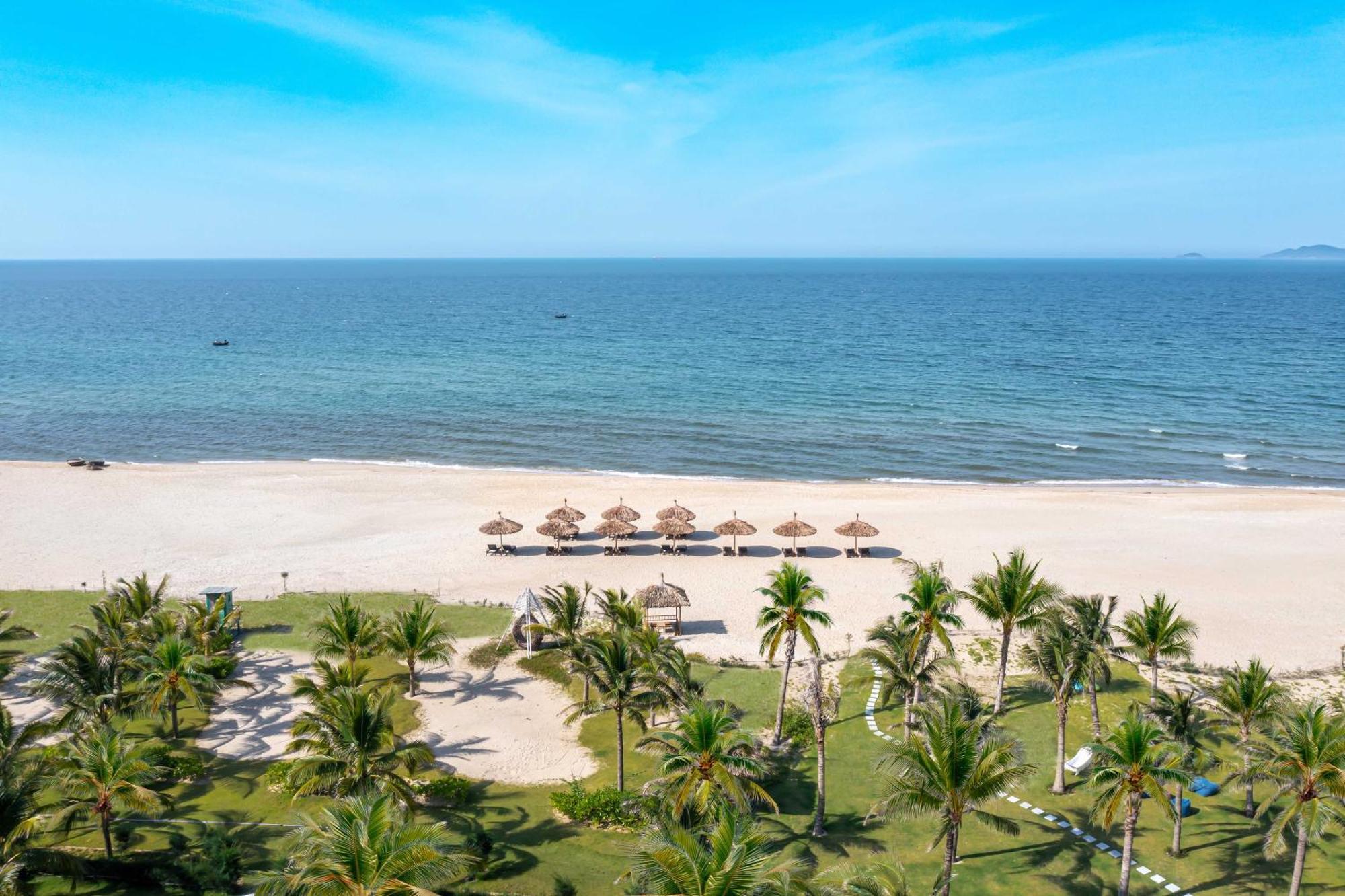 Wyndham Royal Beachfront & Resort