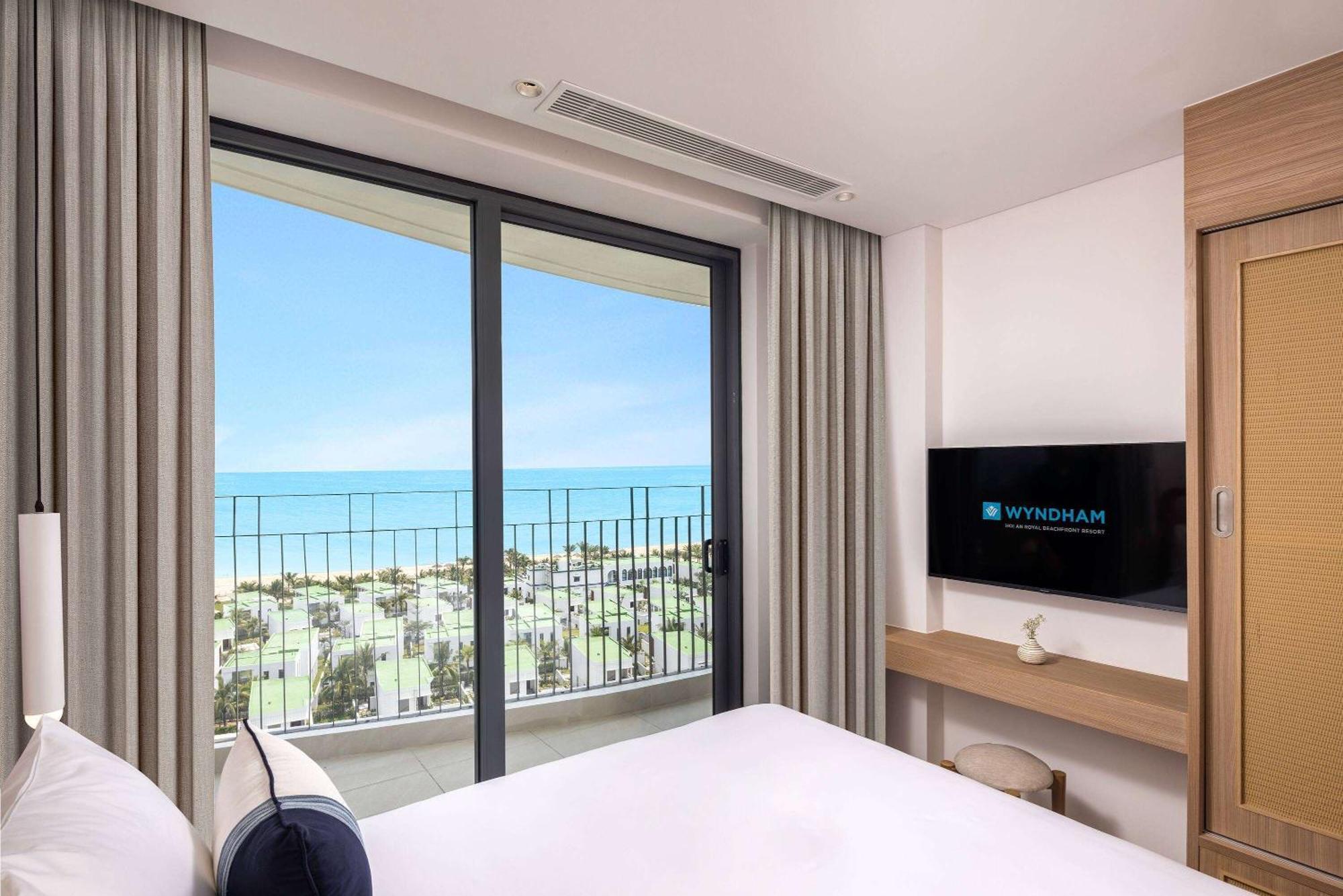 Wyndham Royal Beachfront &