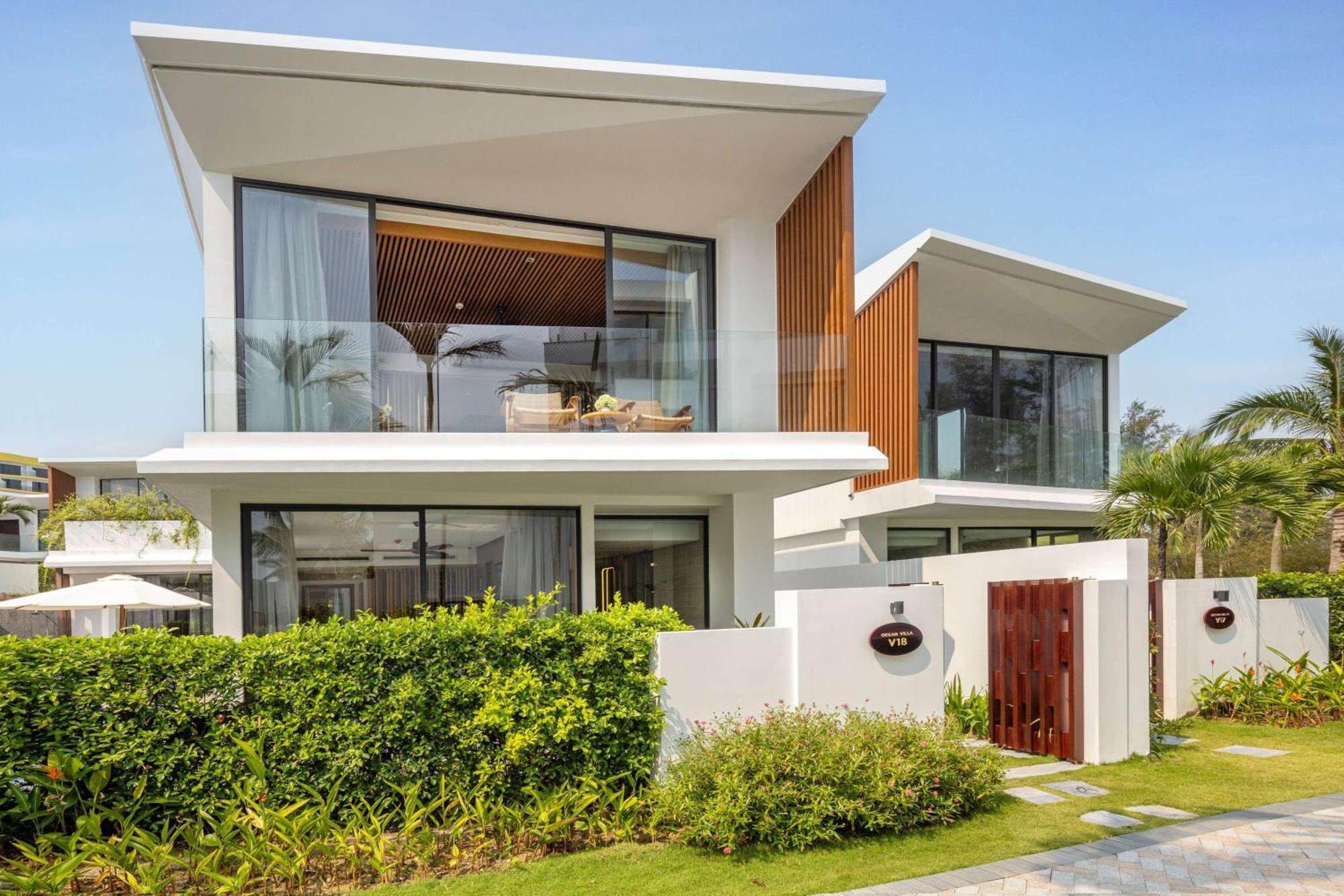 Wyndham Royal Beachfront & 5* Hoi An