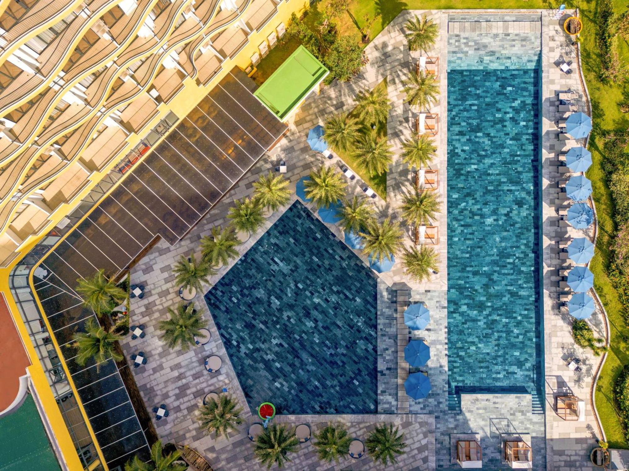 Wyndham Royal Beachfront & 5* Hoi An