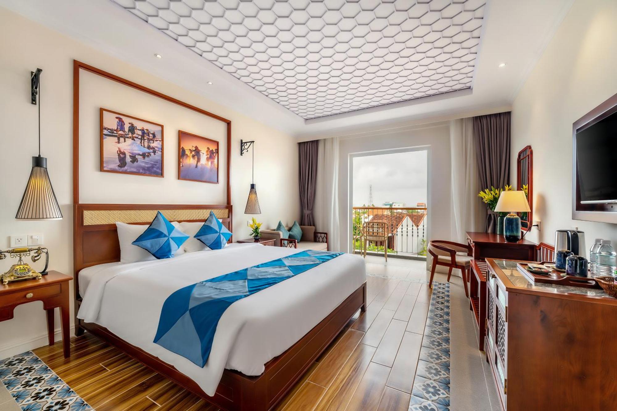 Amina Lantana & Hotel