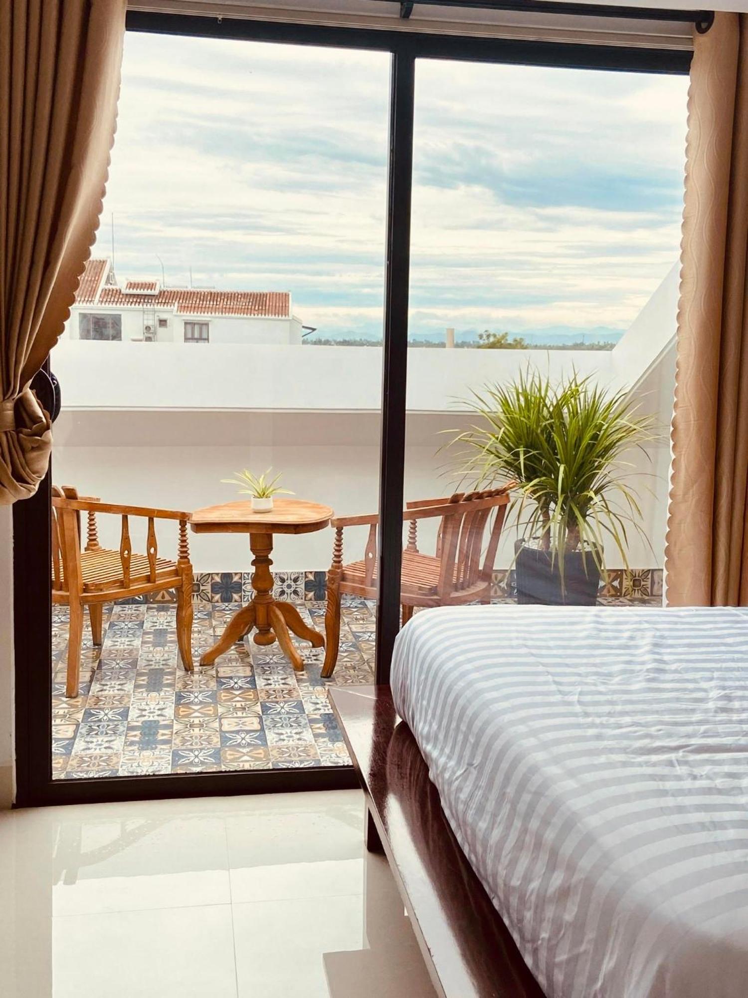 Bed & Breakfast Maison Khoi 2*
