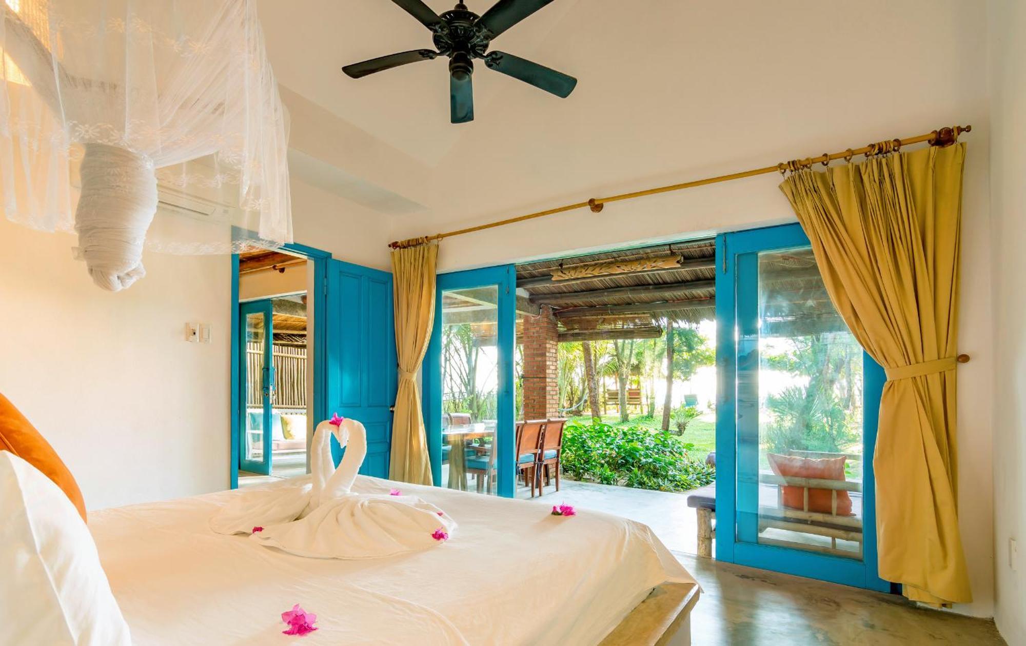 Ocean House An Bang Villa *